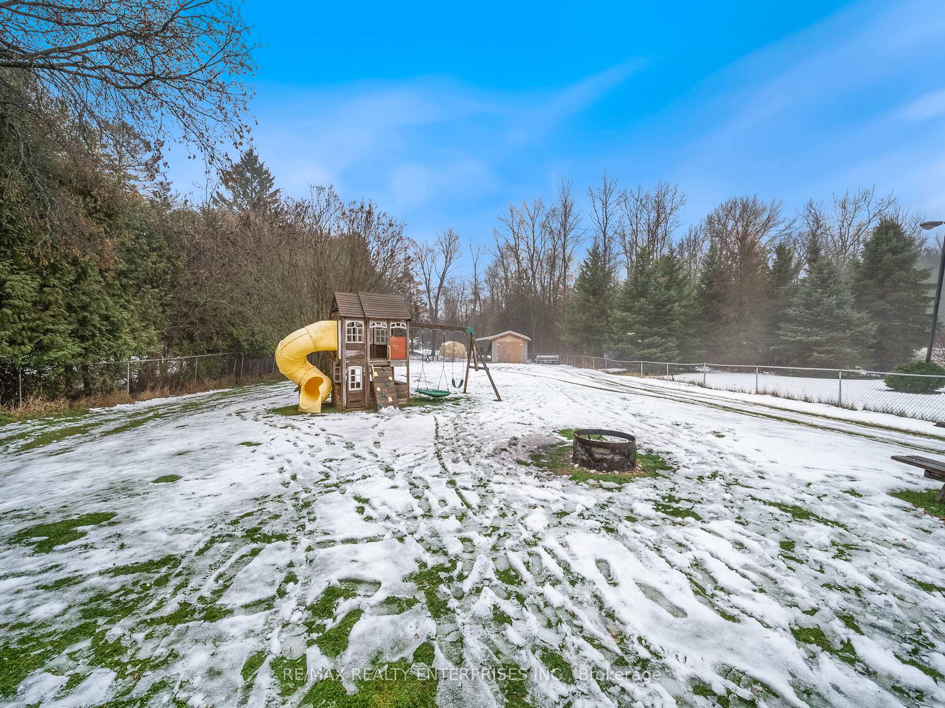 Photo 33 of 35 Wasslow Avenue, Georgina, Pefferlaw — HOMEH