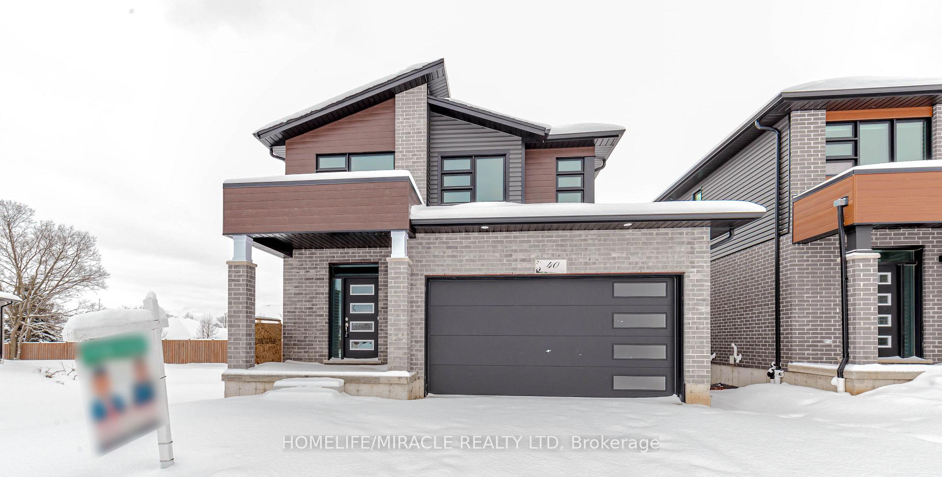 Front of 40 Moon Crescent