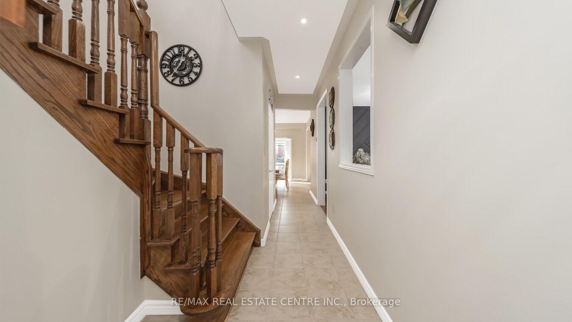 Photo 7 of 4 Chetholme Place, Halton Hills, Georgetown — HOMEH