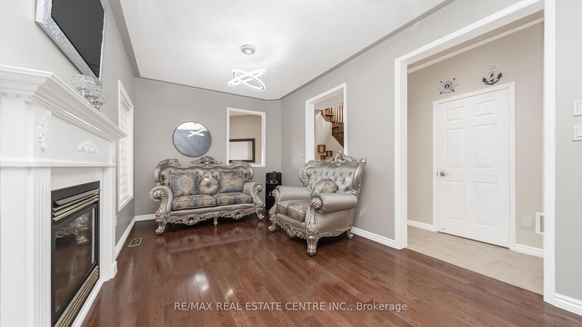 Photo 9 of 4 Chetholme Place, Halton Hills, Georgetown — HOMEH
