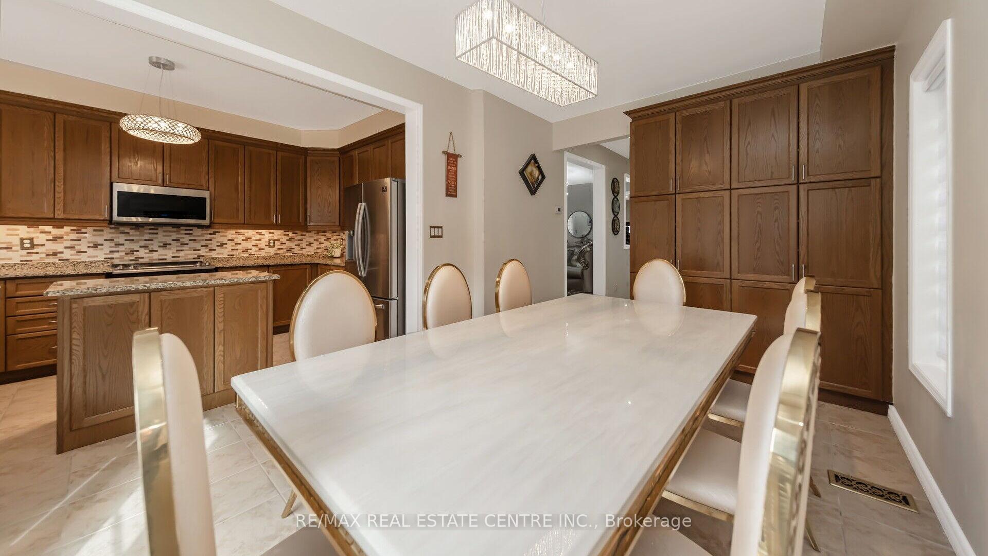 Photo 11 of 4 Chetholme Place, Halton Hills, Georgetown — HOMEH