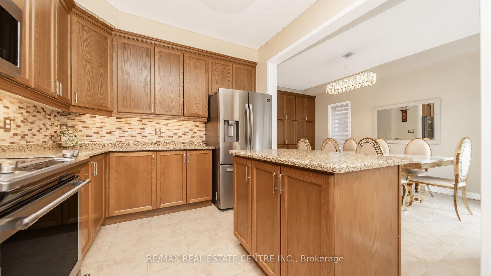 Photo 13 of 4 Chetholme Place, Halton Hills, Georgetown — HOMEH
