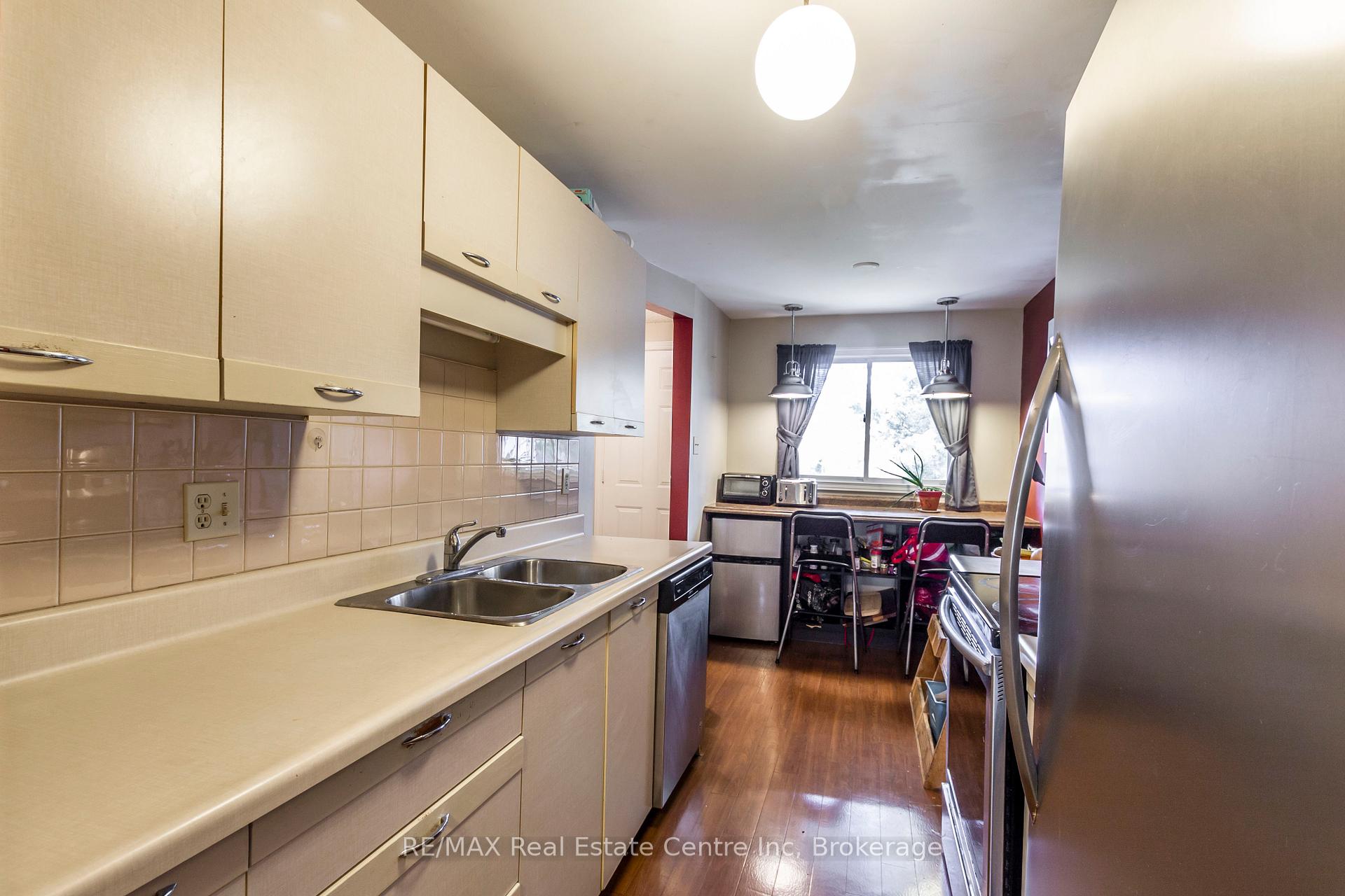 Photo 4 of 36 Koch Drive, Guelph, Kortright West — HOMEH