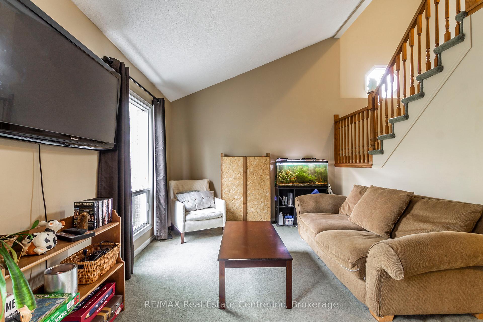 Photo 8 of 36 Koch Drive, Guelph, Kortright West — HOMEH