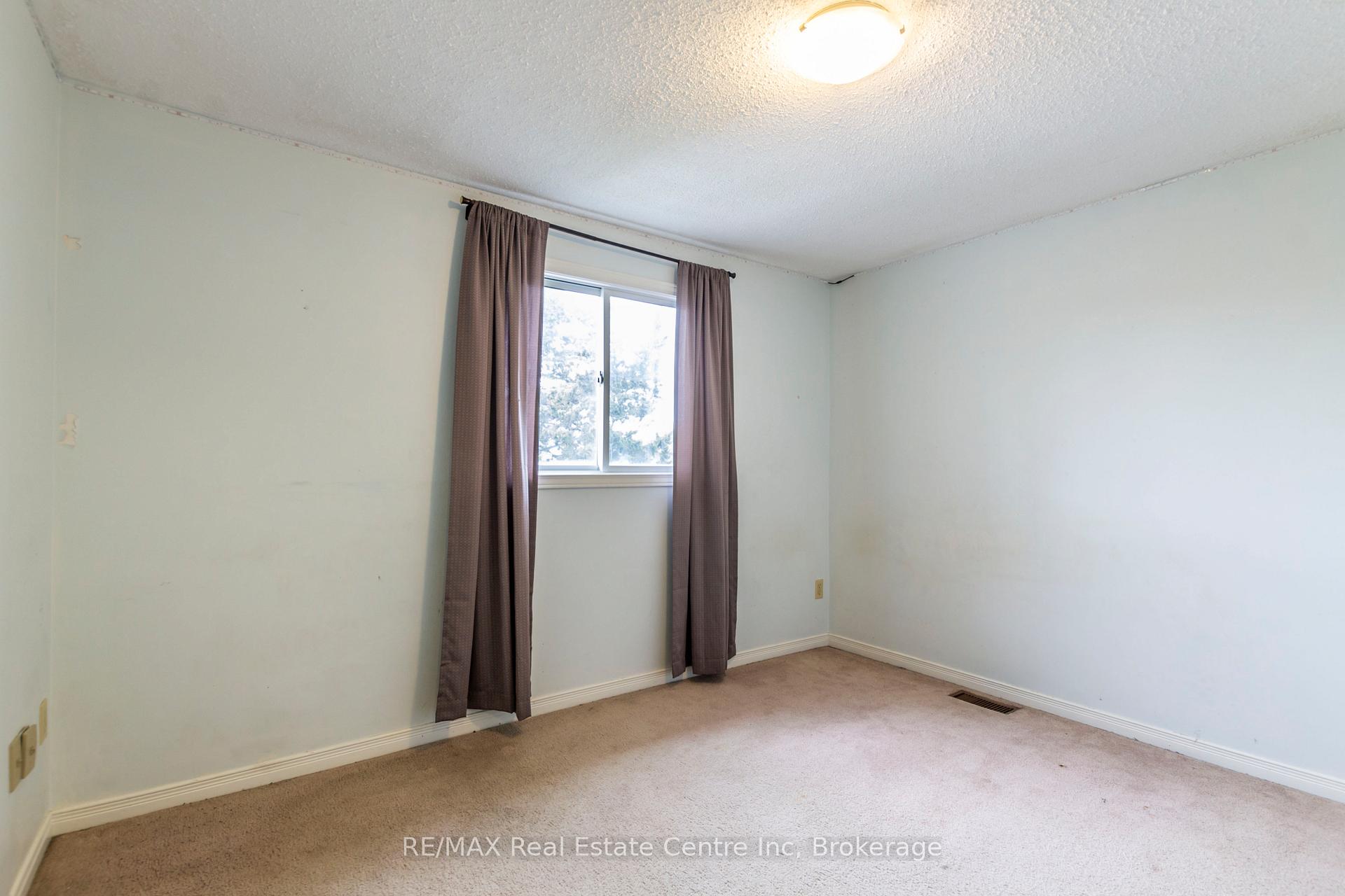 Photo 13 of 36 Koch Drive, Guelph, Kortright West — HOMEH