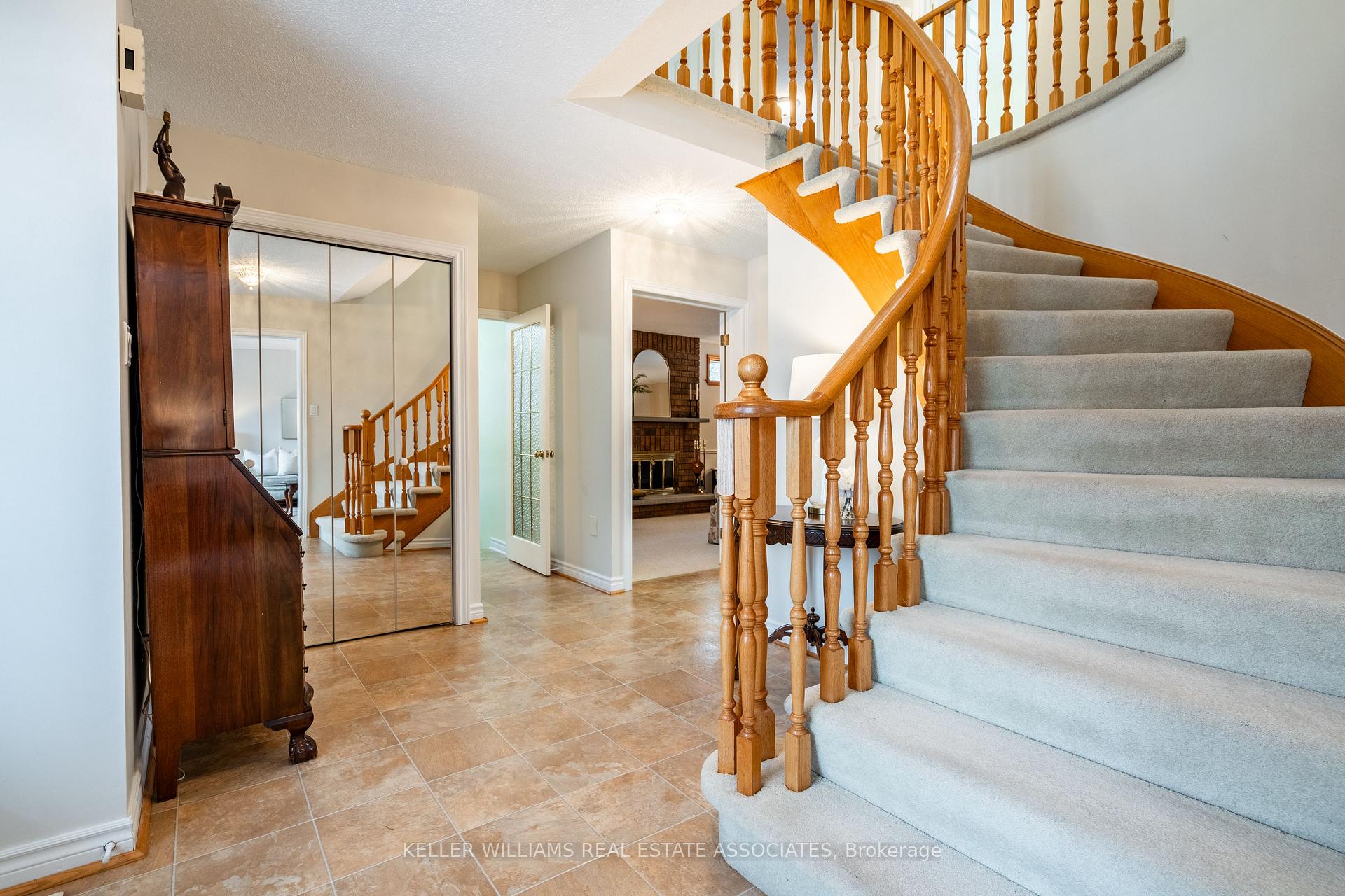 Photo 5 of 14 Nixon Crescent, Halton Hills, Georgetown — HOMEH