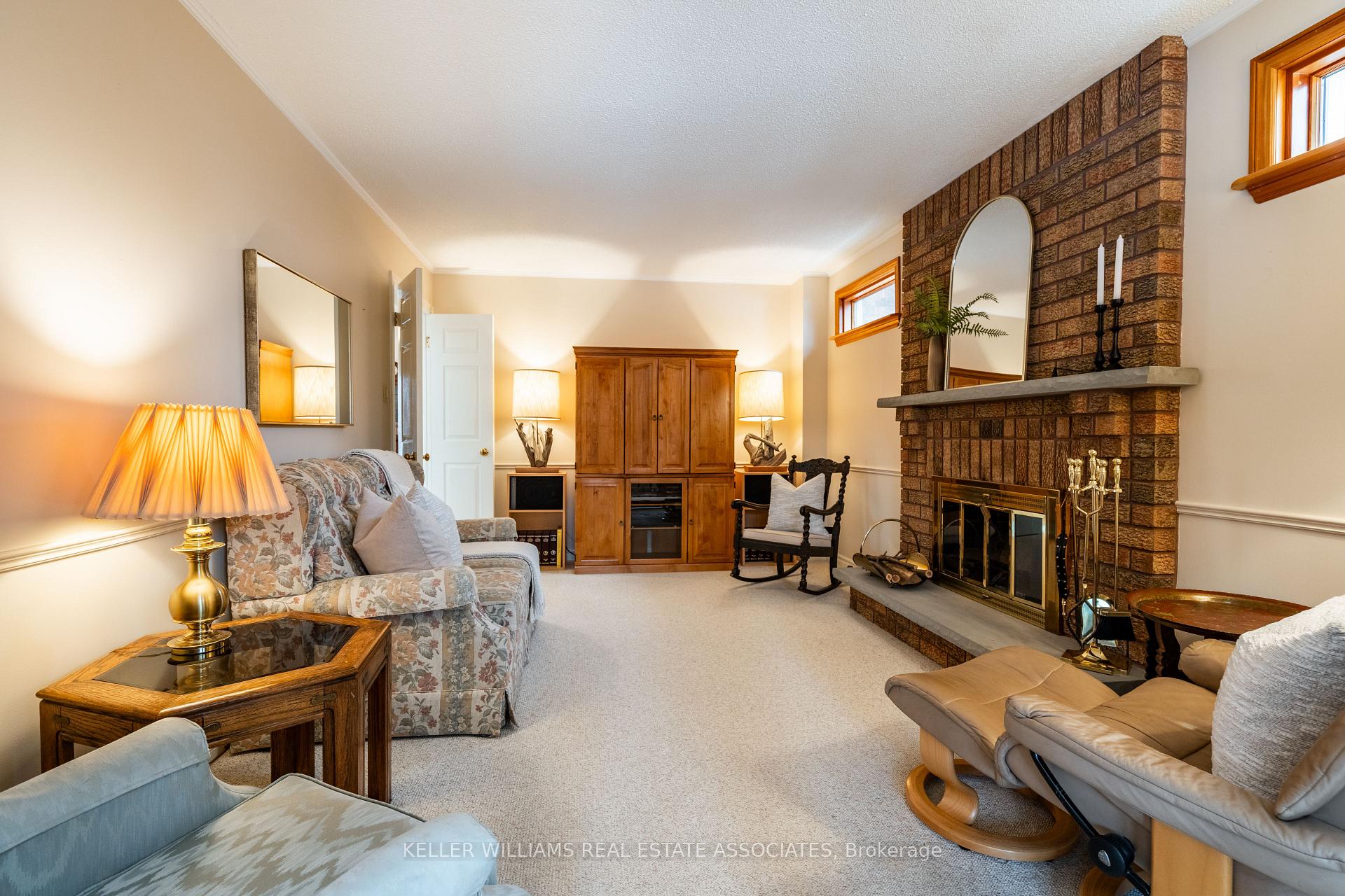 Photo 7 of 14 Nixon Crescent, Halton Hills, Georgetown — HOMEH