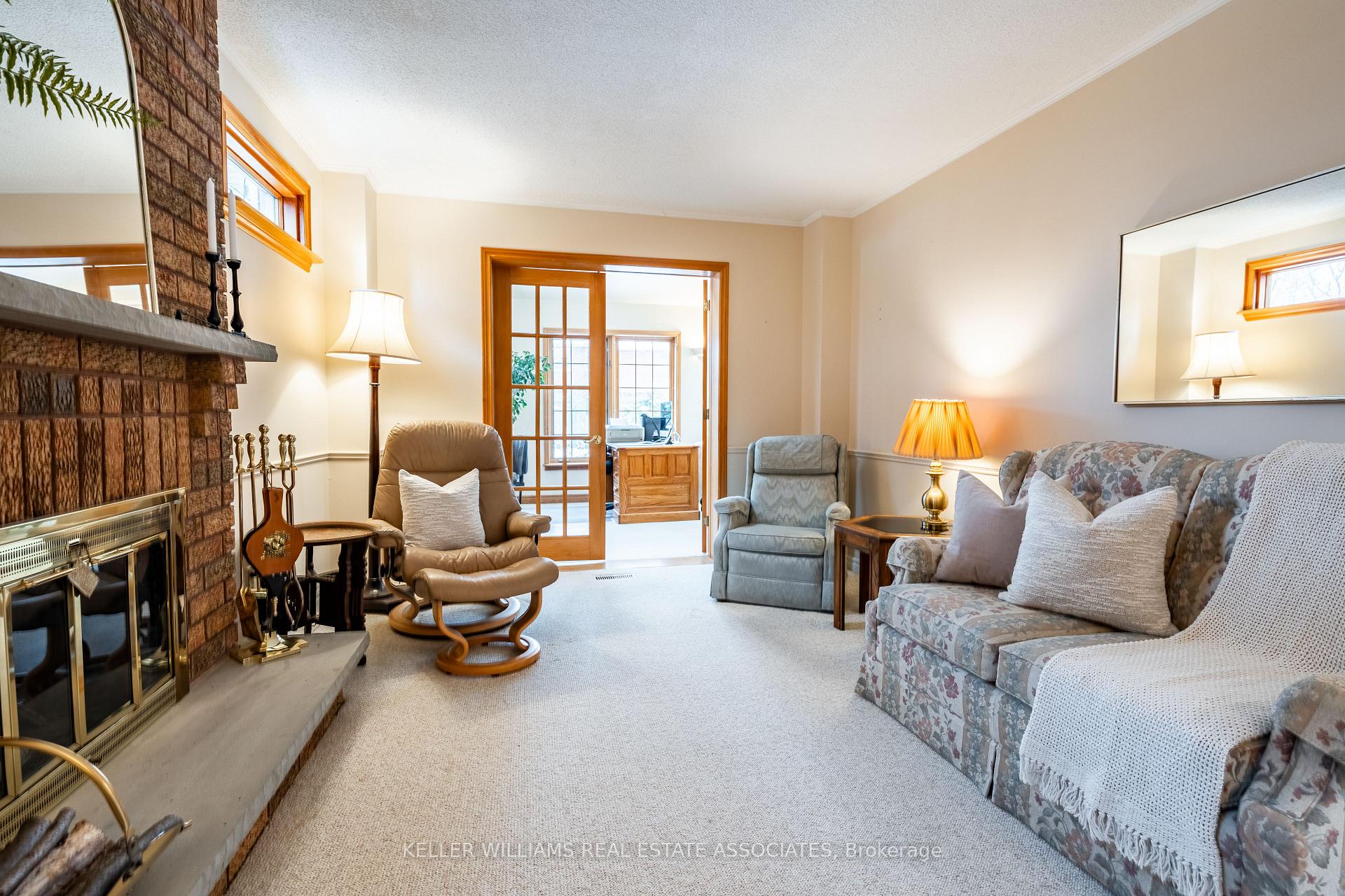 Photo 8 of 14 Nixon Crescent, Halton Hills, Georgetown — HOMEH