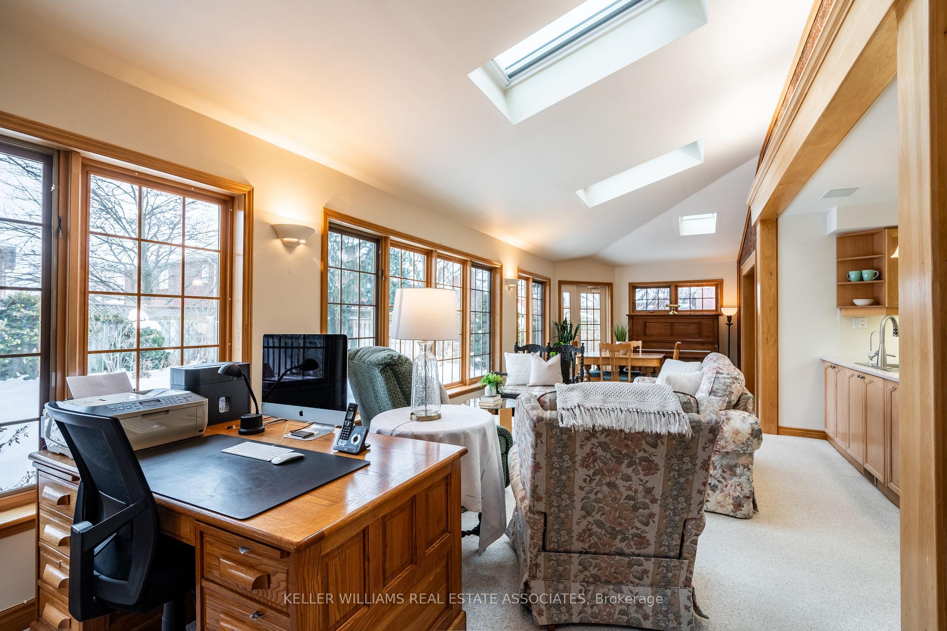 Photo 9 of 14 Nixon Crescent, Halton Hills, Georgetown — HOMEH