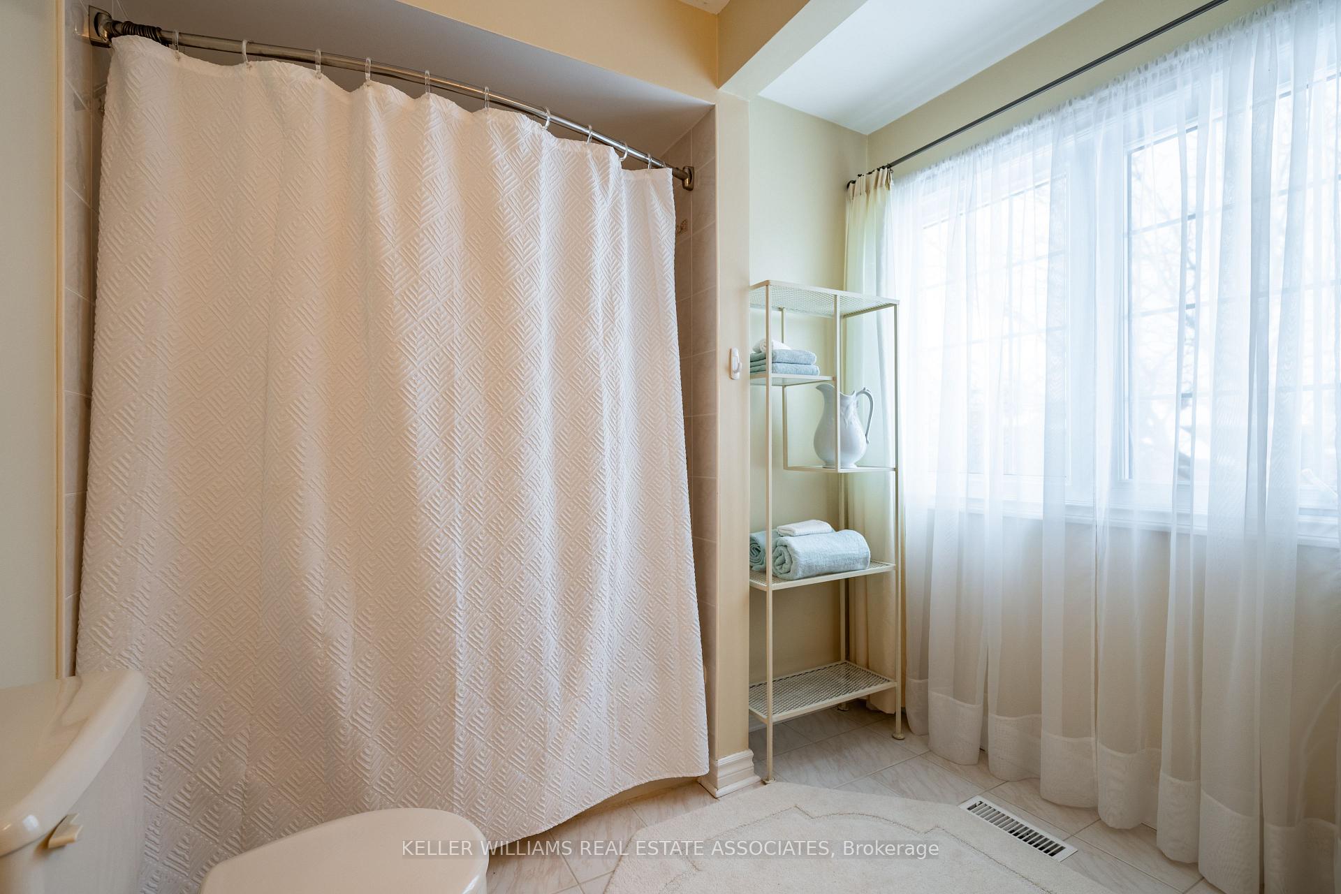 Photo 35 of 14 Nixon Crescent, Halton Hills, Georgetown — HOMEH