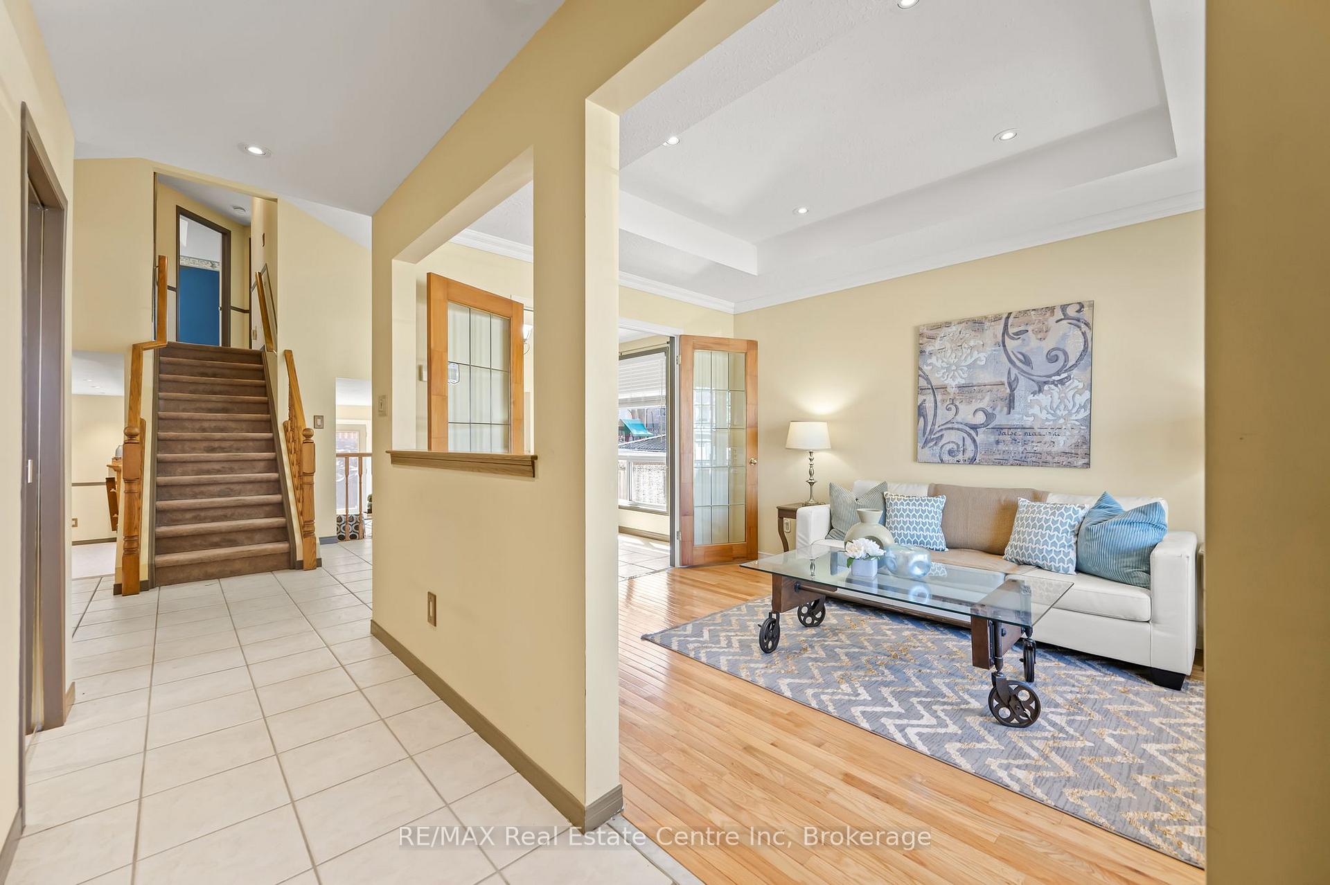 Photo 3 of 15 Abbeywood Crescent, Guelph, Willow West/Sugarbush/West Acres — HOMEH