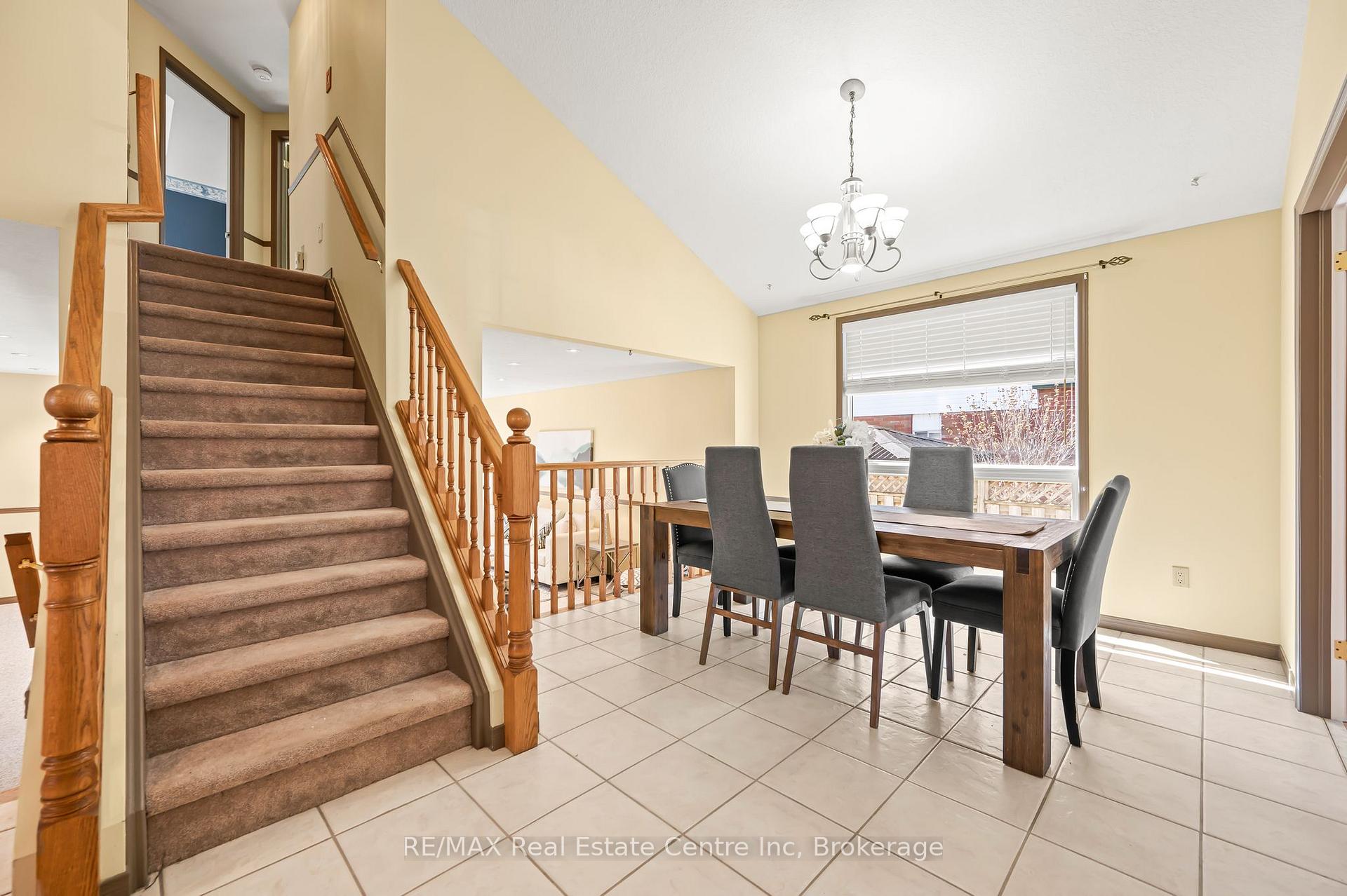 Photo 5 of 15 Abbeywood Crescent, Guelph, Willow West/Sugarbush/West Acres — HOMEH