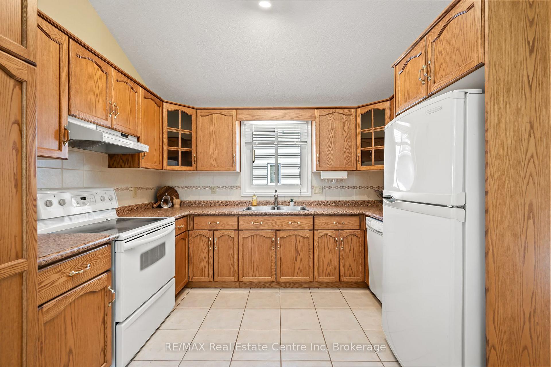 Photo 8 of 15 Abbeywood Crescent, Guelph, Willow West/Sugarbush/West Acres — HOMEH