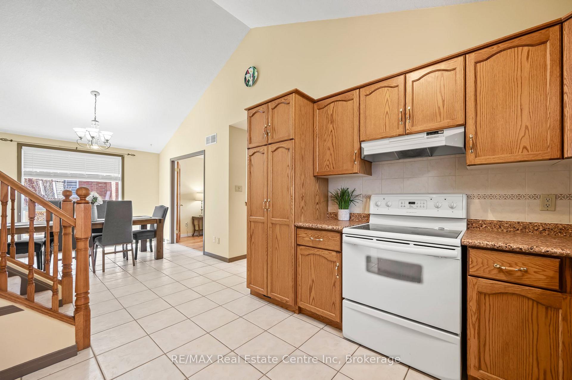 Photo 10 of 15 Abbeywood Crescent, Guelph, Willow West/Sugarbush/West Acres — HOMEH