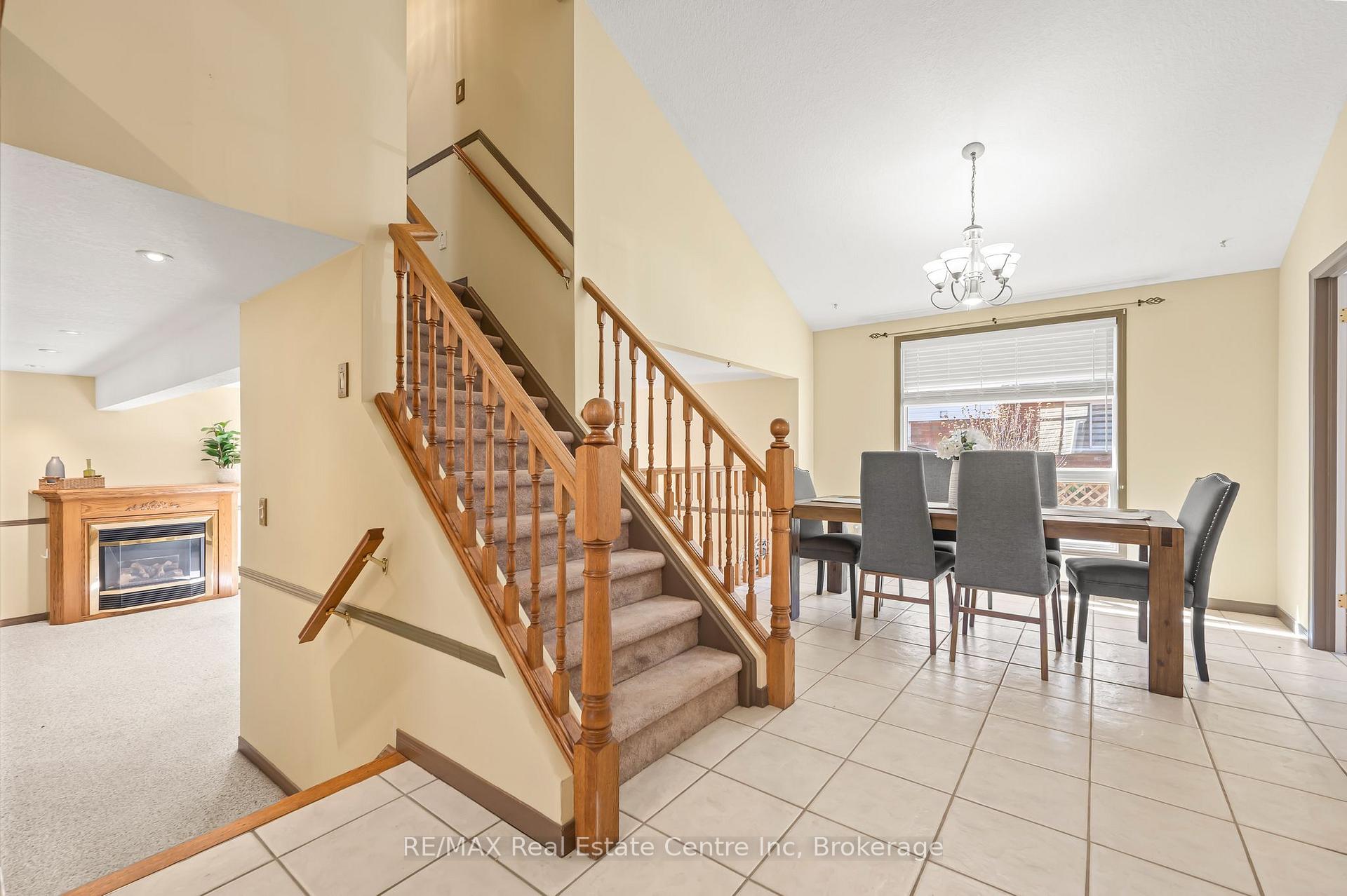 Photo 11 of 15 Abbeywood Crescent, Guelph, Willow West/Sugarbush/West Acres — HOMEH
