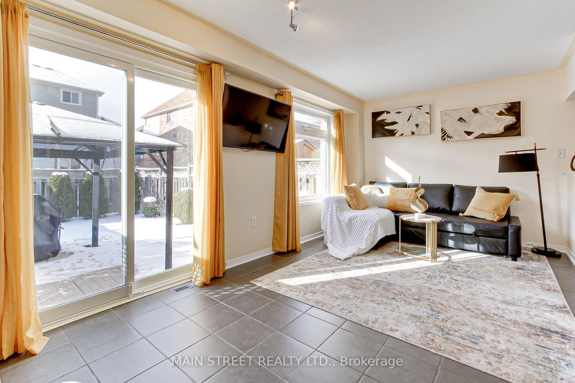 Photo 13 of 55 Crittenden Drive, Georgina, Keswick South — HOMEH