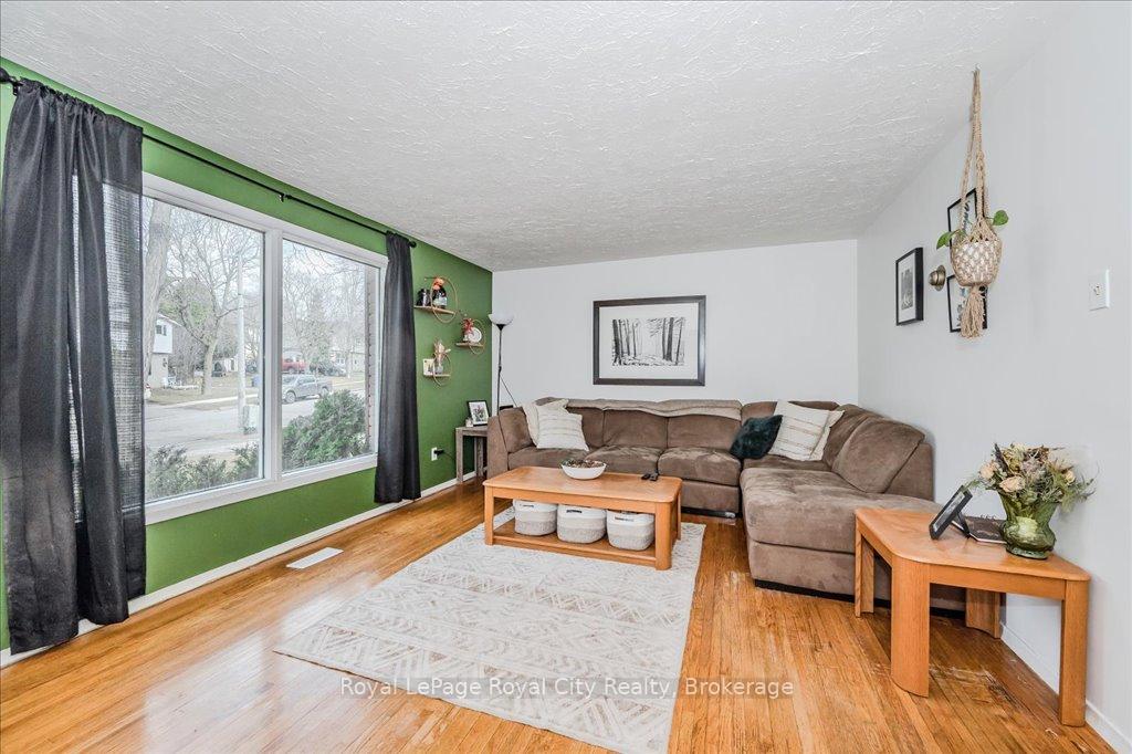 Photo 5 of 341 Cole Road, Guelph, Kortright West — HOMEH