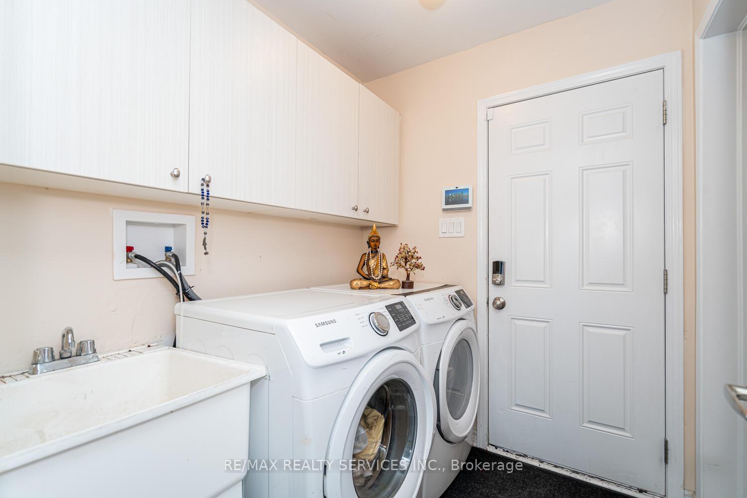 Photo 12 of 221 Remembrance Road E, Brampton, Northwest Brampton — HOMEH