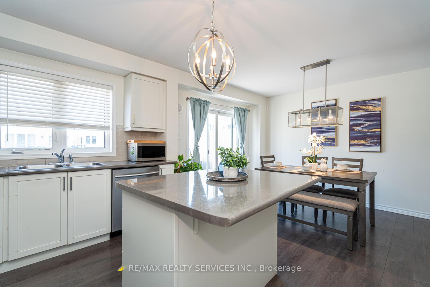 Photo 21 of 221 Remembrance Road E, Brampton, Northwest Brampton — HOMEH