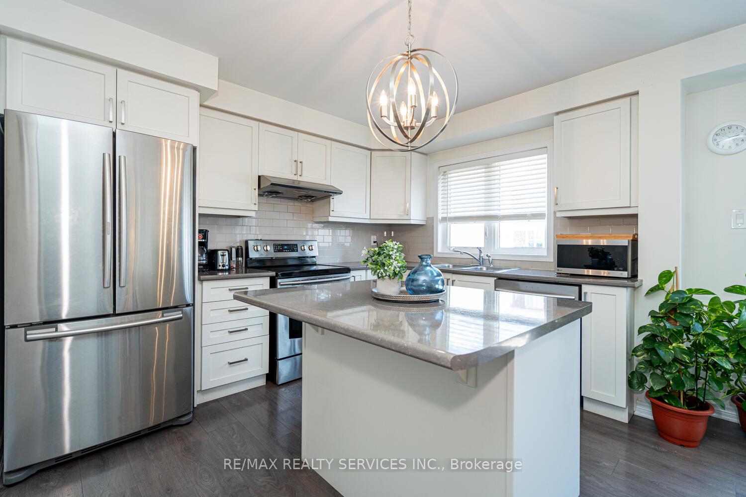 Photo 23 of 221 Remembrance Road E, Brampton, Northwest Brampton — HOMEH