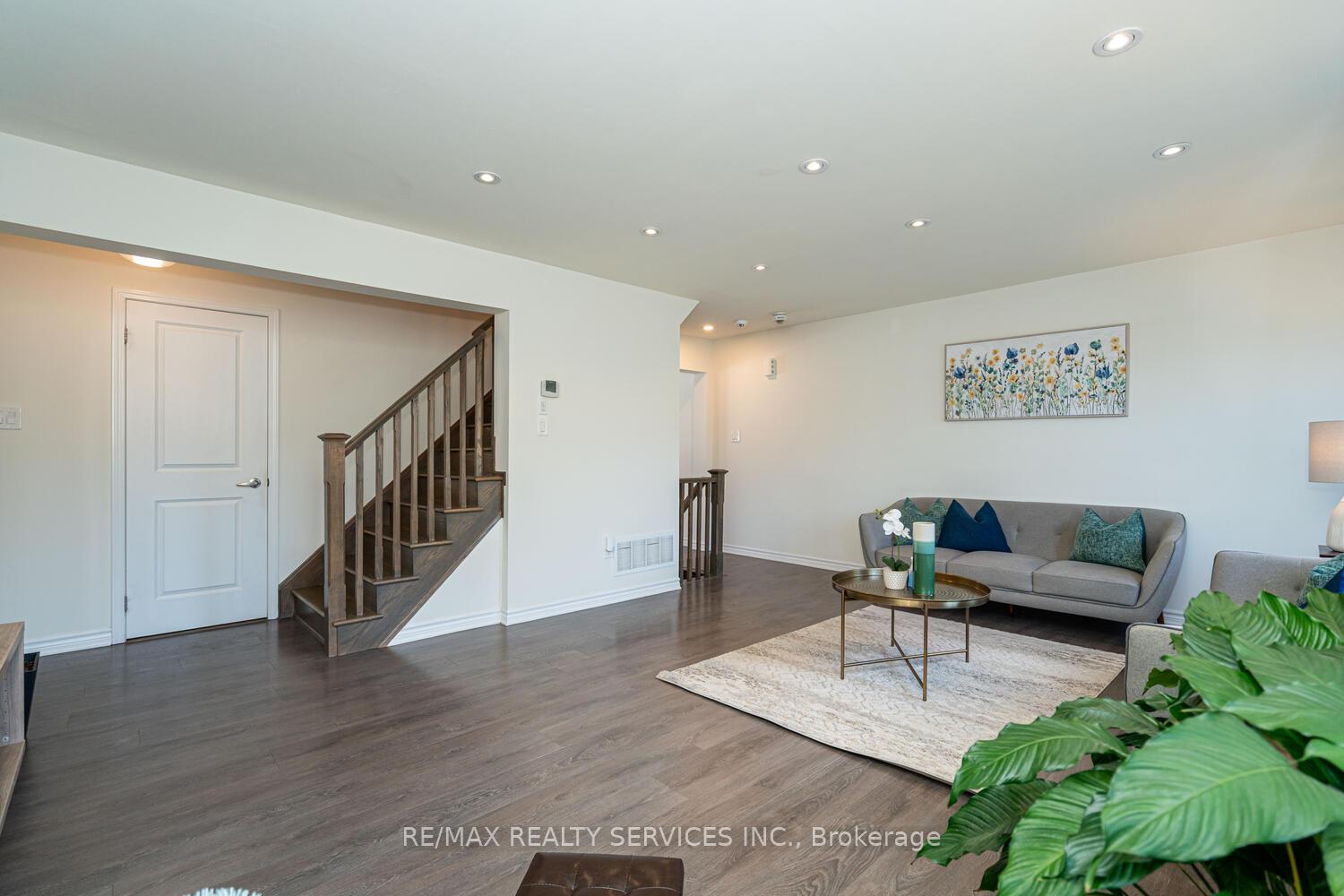 Photo 27 of 221 Remembrance Road E, Brampton, Northwest Brampton — HOMEH