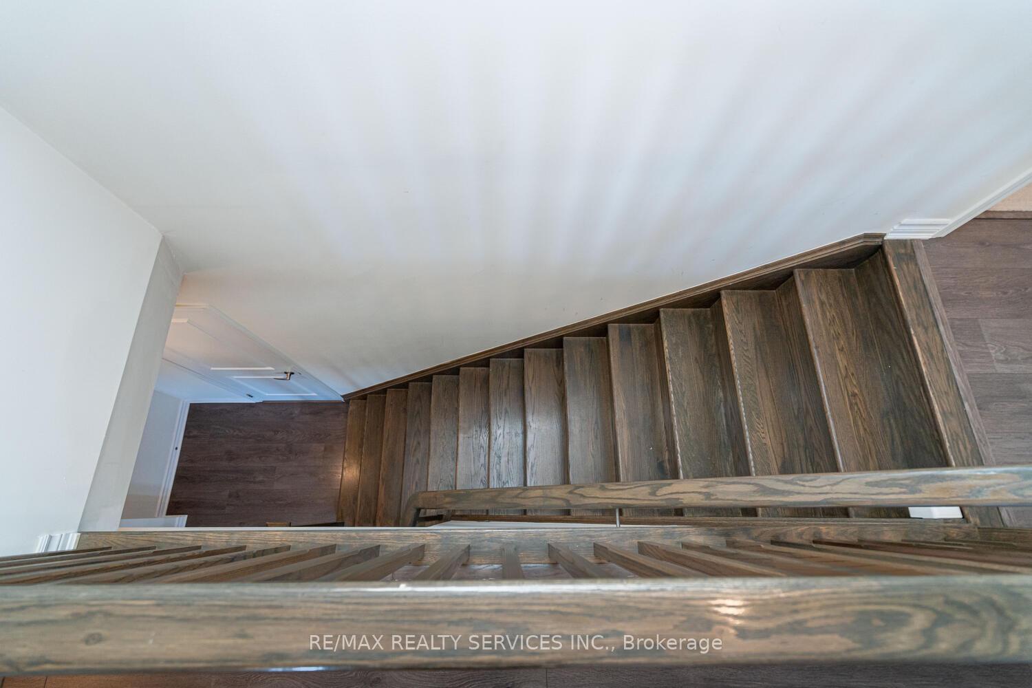 Photo 34 of 221 Remembrance Road E, Brampton, Northwest Brampton — HOMEH