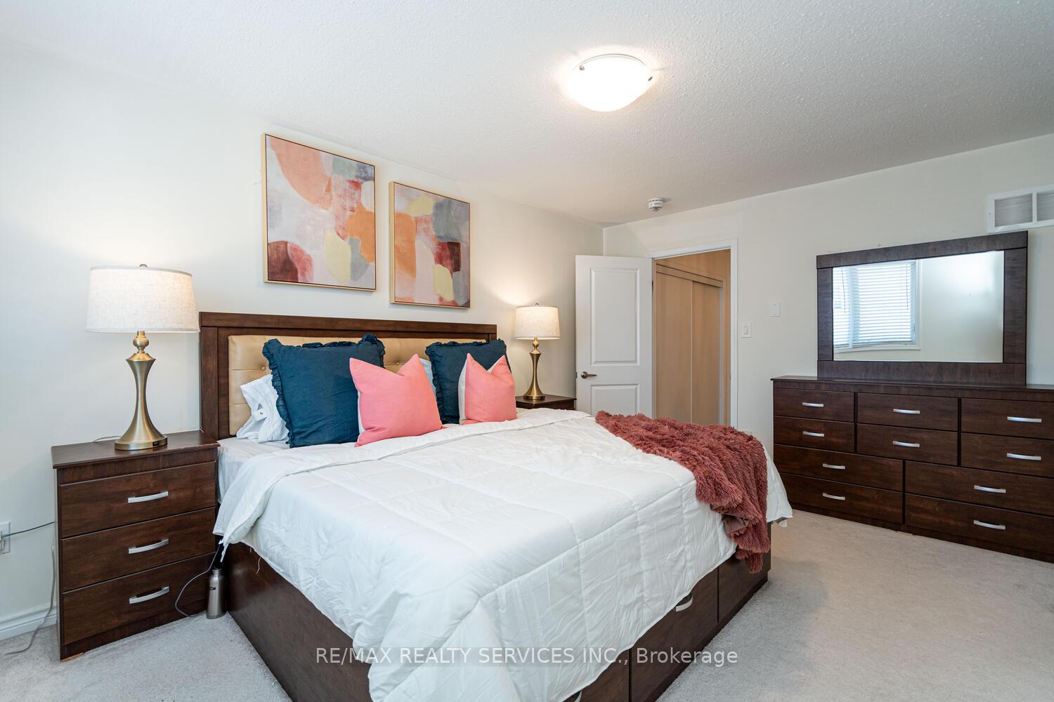 Photo 37 of 221 Remembrance Road E, Brampton, Northwest Brampton — HOMEH
