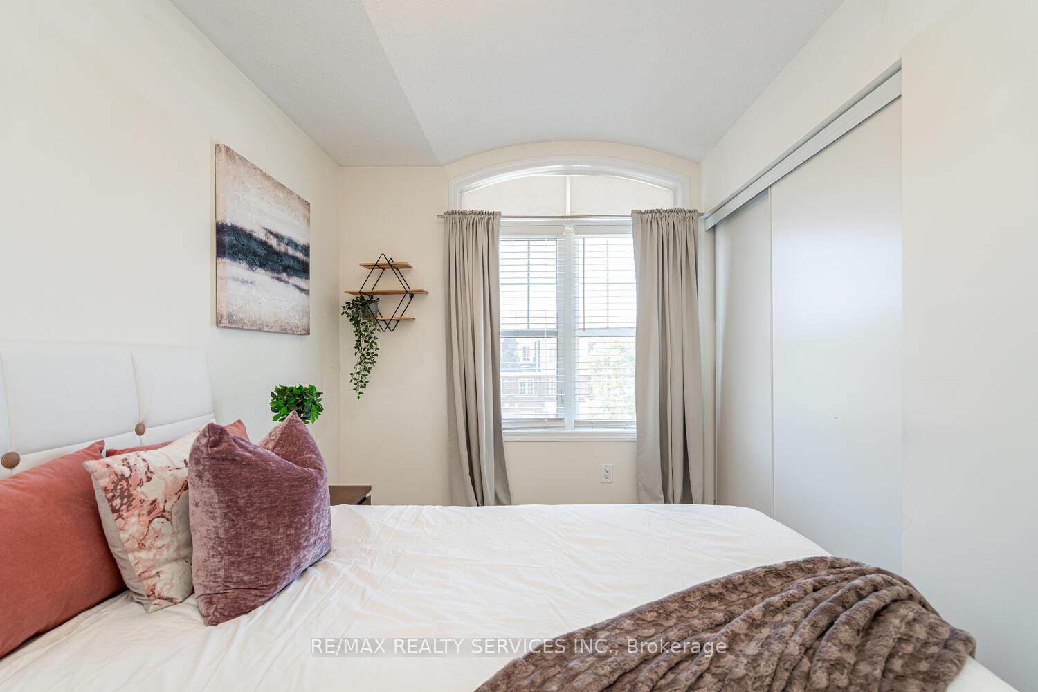 Photo 41 of 221 Remembrance Road E, Brampton, Northwest Brampton — HOMEH