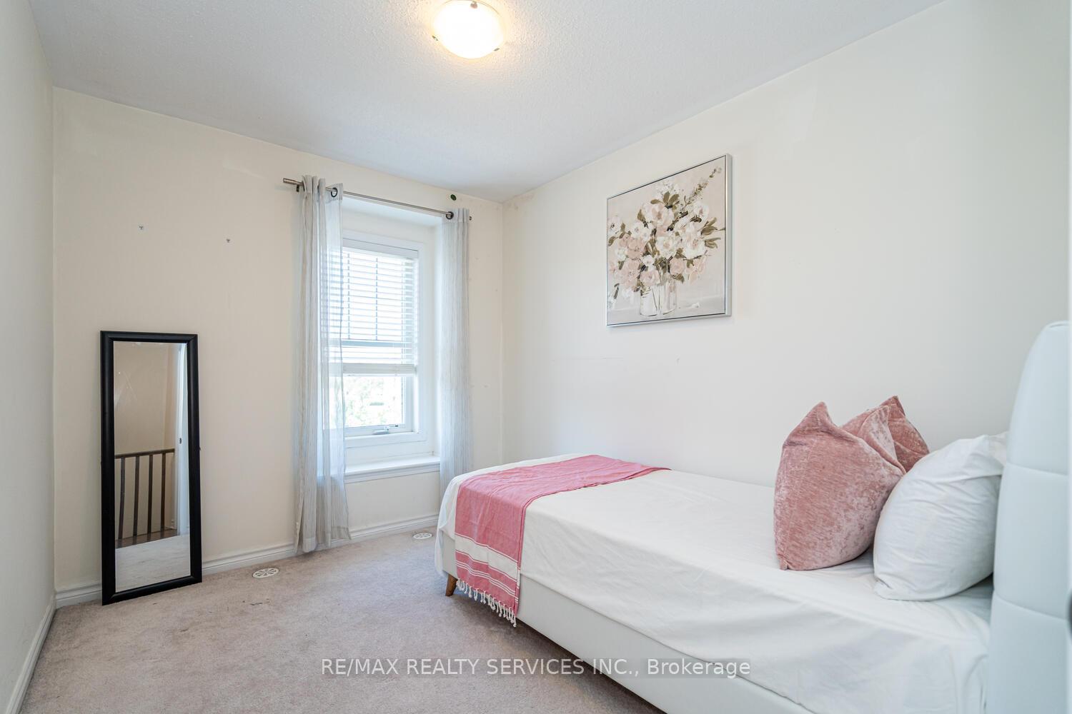 Photo 43 of 221 Remembrance Road E, Brampton, Northwest Brampton — HOMEH