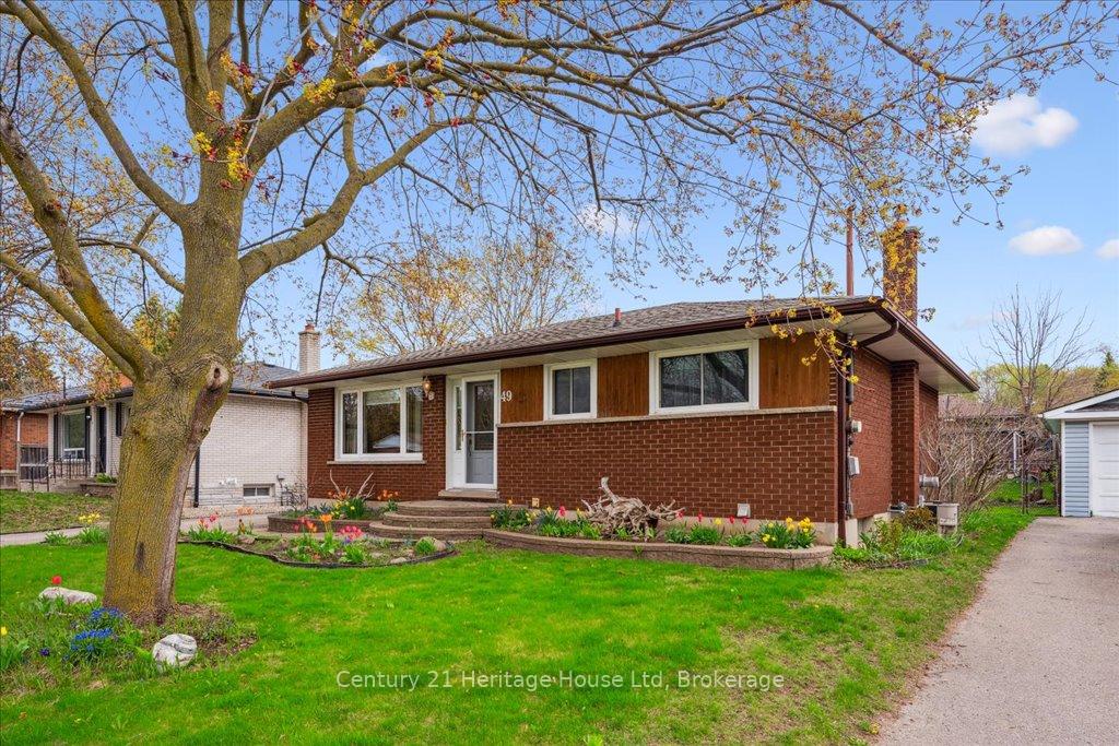 Photo 3 of 49 Sleeman Avenue, Guelph, Junction/Onward Willow — HOMEH