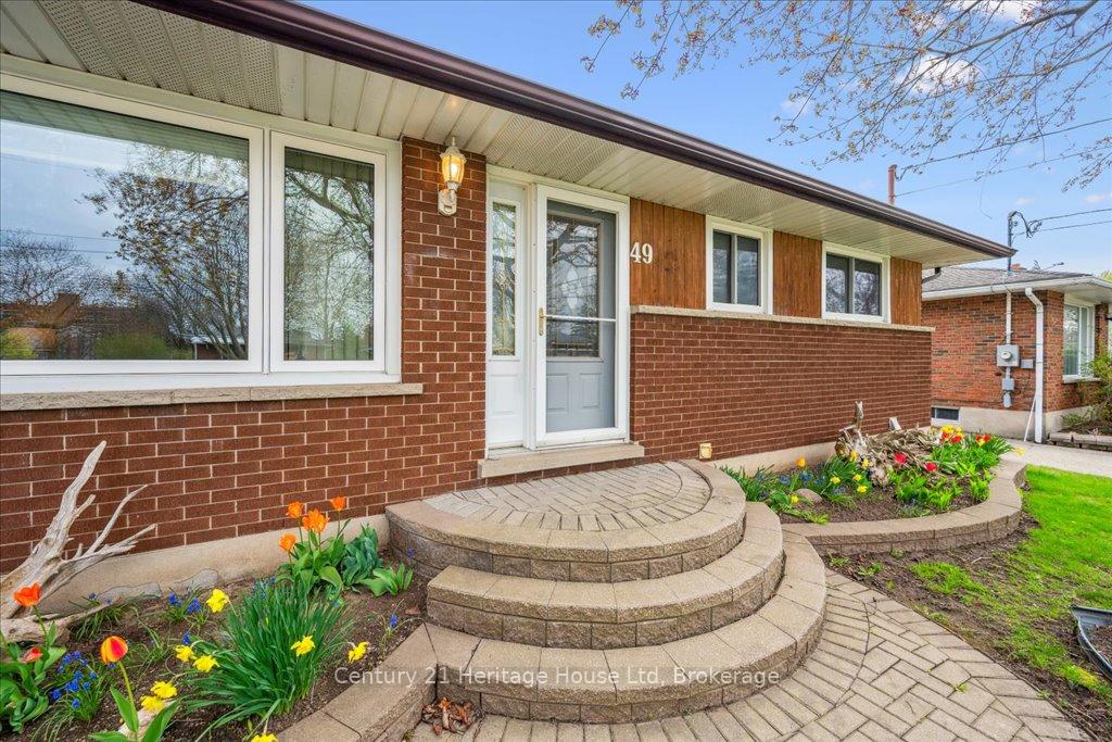 Photo 4 of 49 Sleeman Avenue, Guelph, Junction/Onward Willow — HOMEH