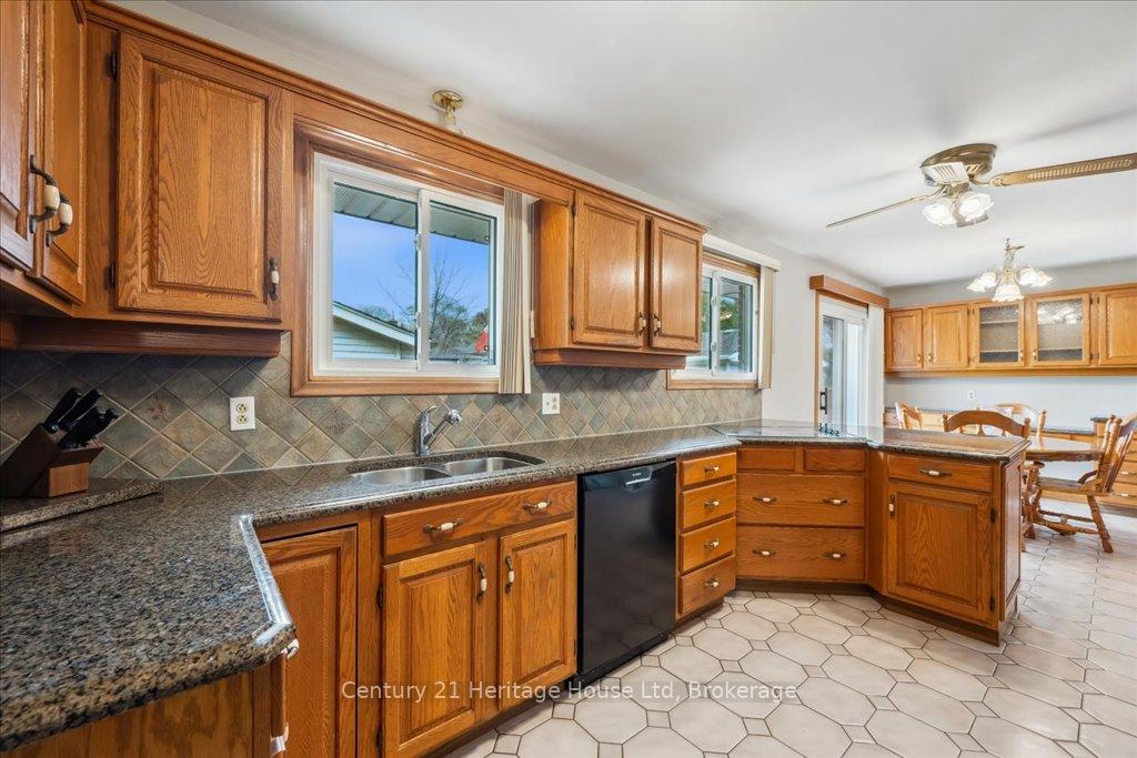 Photo 16 of 49 Sleeman Avenue, Guelph, Junction/Onward Willow — HOMEH