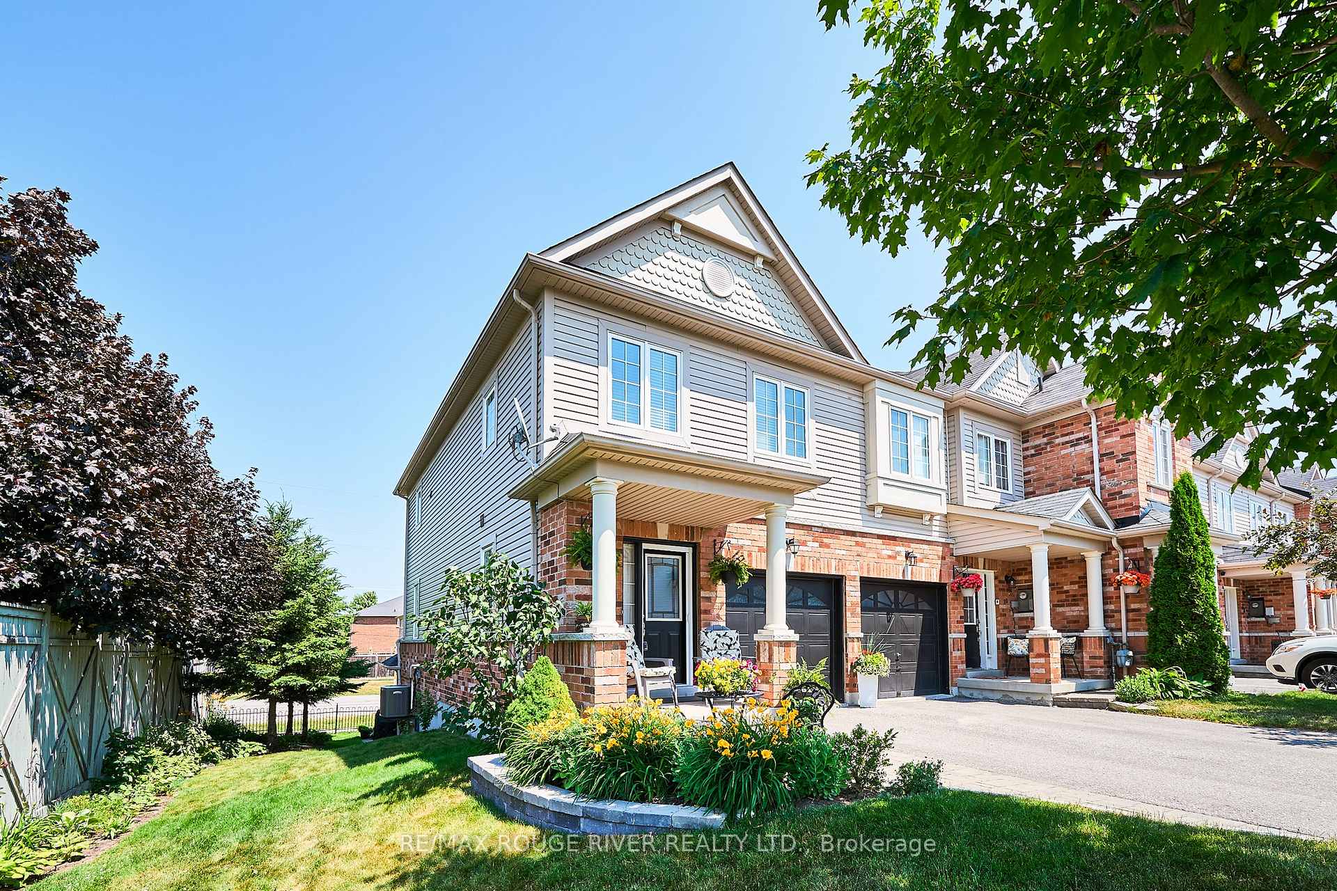 Photo 4 of 26 Lander Crescent, Clarington, Bowmanville — HOMEH