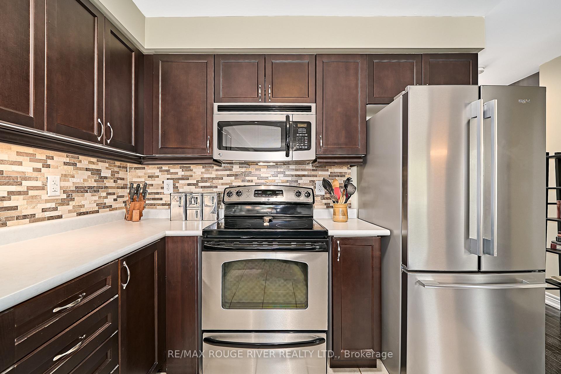 Photo 15 of 26 Lander Crescent, Clarington, Bowmanville — HOMEH