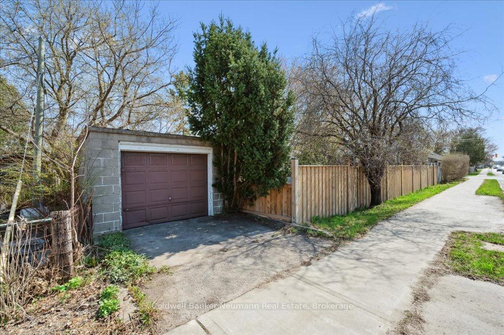 Photo 32 of 4 Walter Street, Guelph, St. Patrick's Ward — HOMEH