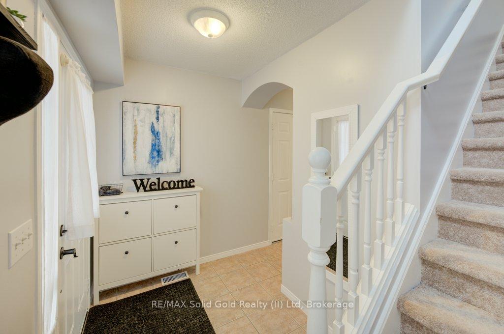 Photo 3 of 108 Mcmeeken Drive, Cambridge — HOMEH