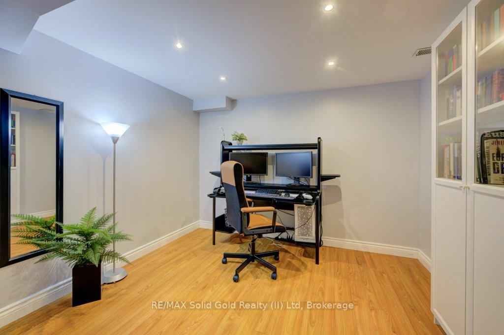 Photo 23 of 108 Mcmeeken Drive, Cambridge — HOMEH