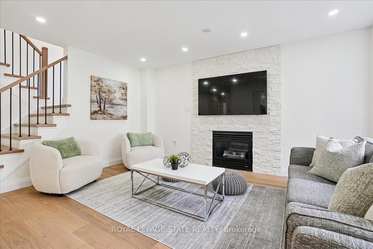 Photo 4 of 54 Ivybridge Drive, Hamilton, Stoney Creek — HOMEH
