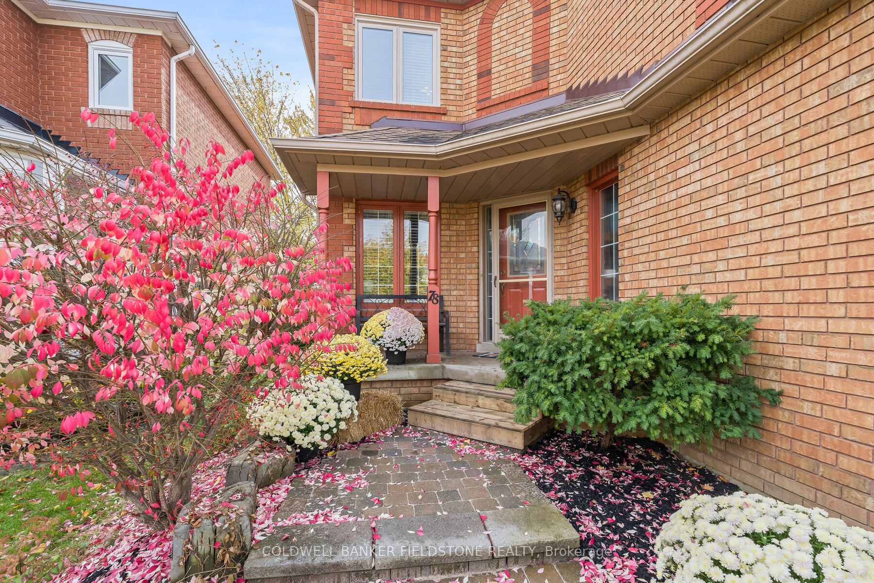 Photo 3 of 78 Lauchlin Crescent, Halton Hills, Georgetown — HOMEH