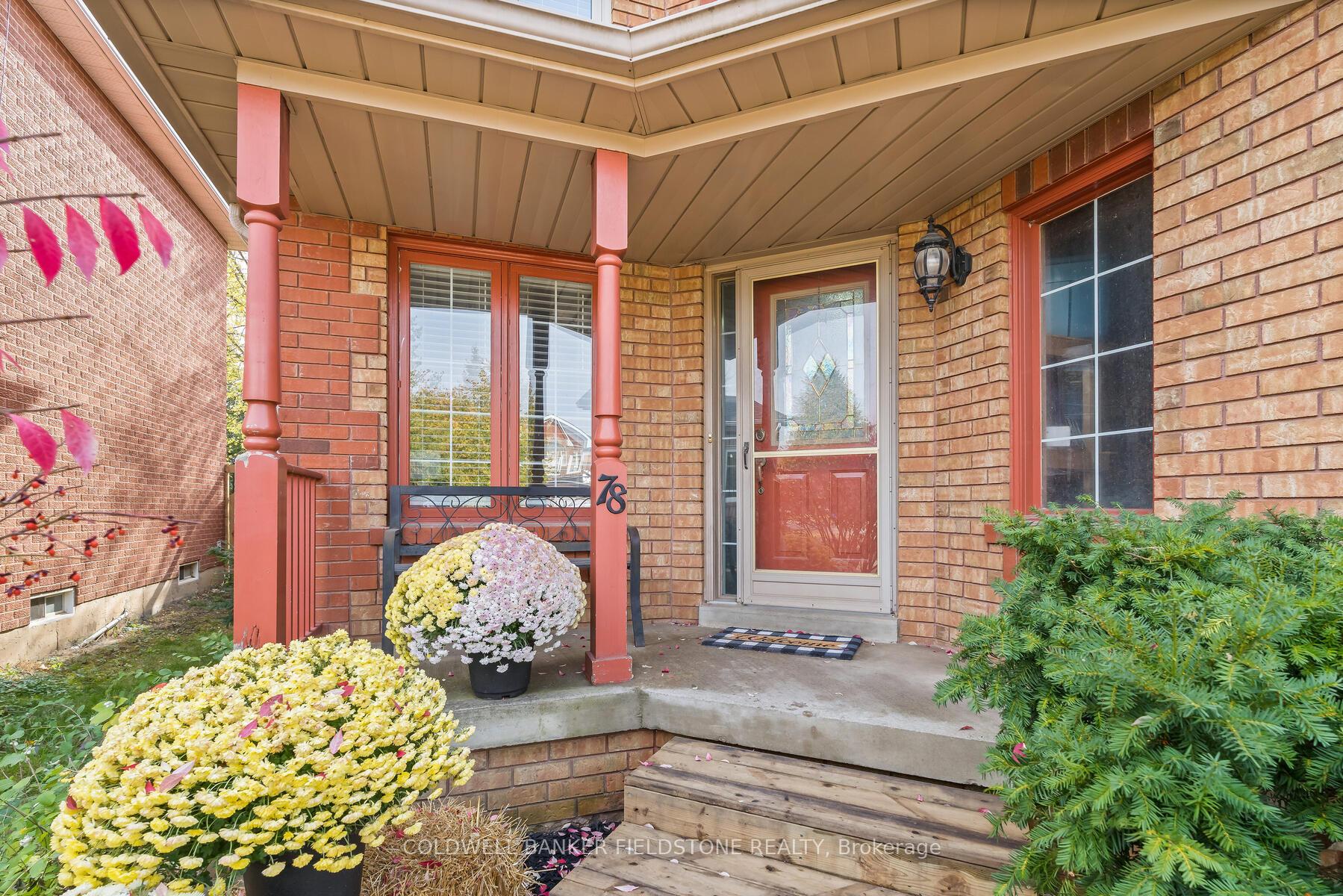 Photo 4 of 78 Lauchlin Crescent, Halton Hills, Georgetown — HOMEH