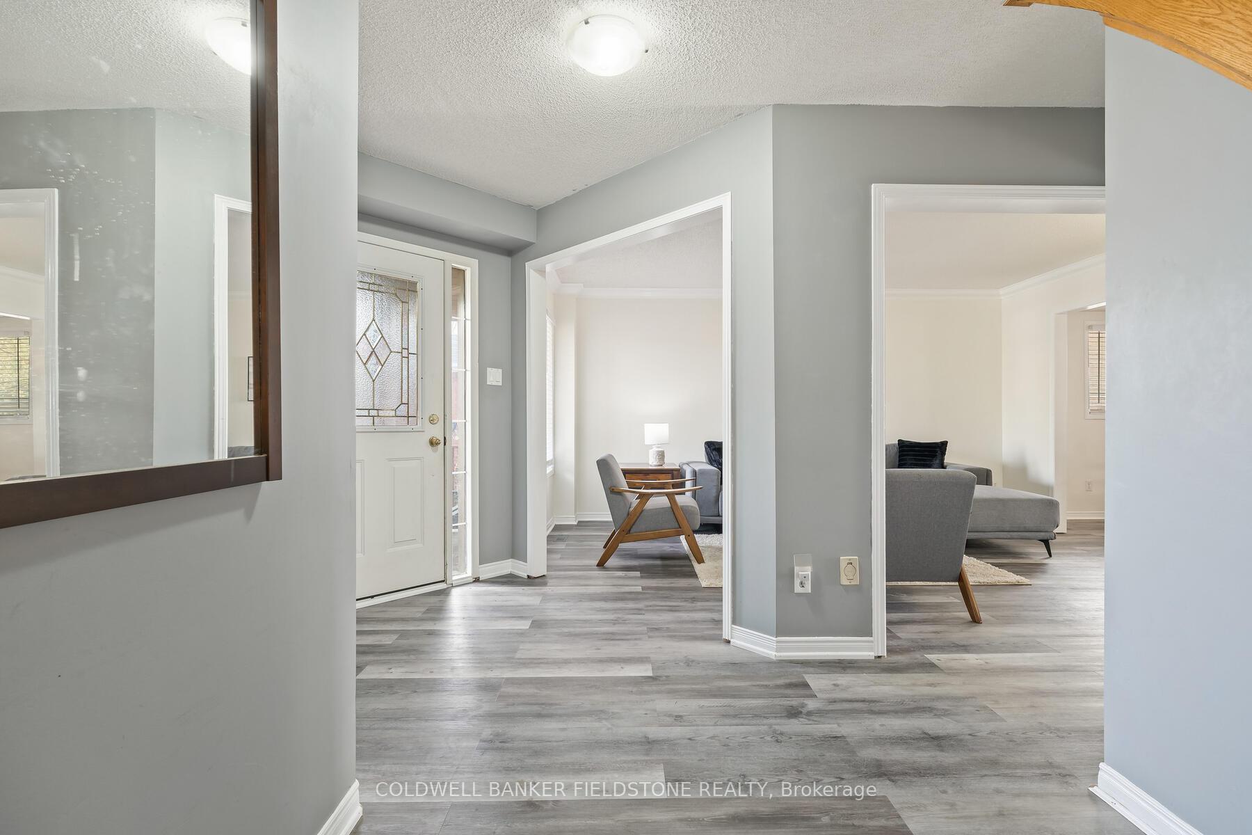 Photo 5 of 78 Lauchlin Crescent, Halton Hills, Georgetown — HOMEH