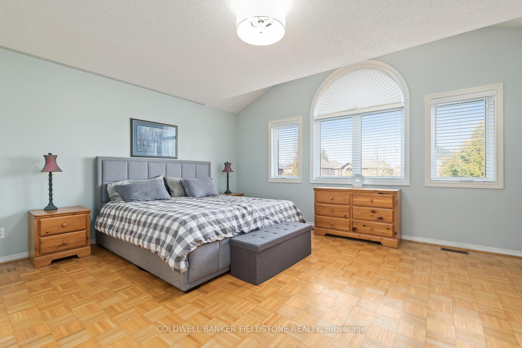 Photo 18 of 78 Lauchlin Crescent, Halton Hills, Georgetown — HOMEH