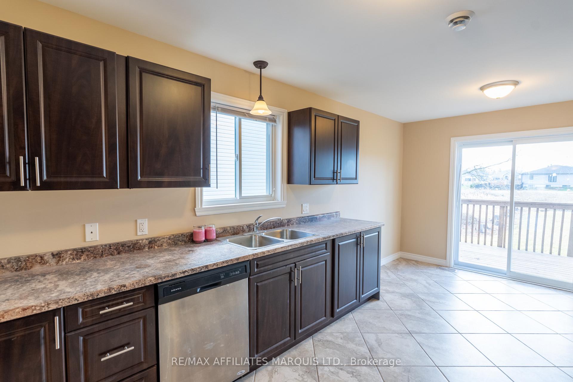 Photo 2 of 2240 Pitt Street W, Cornwall — HOMEH
