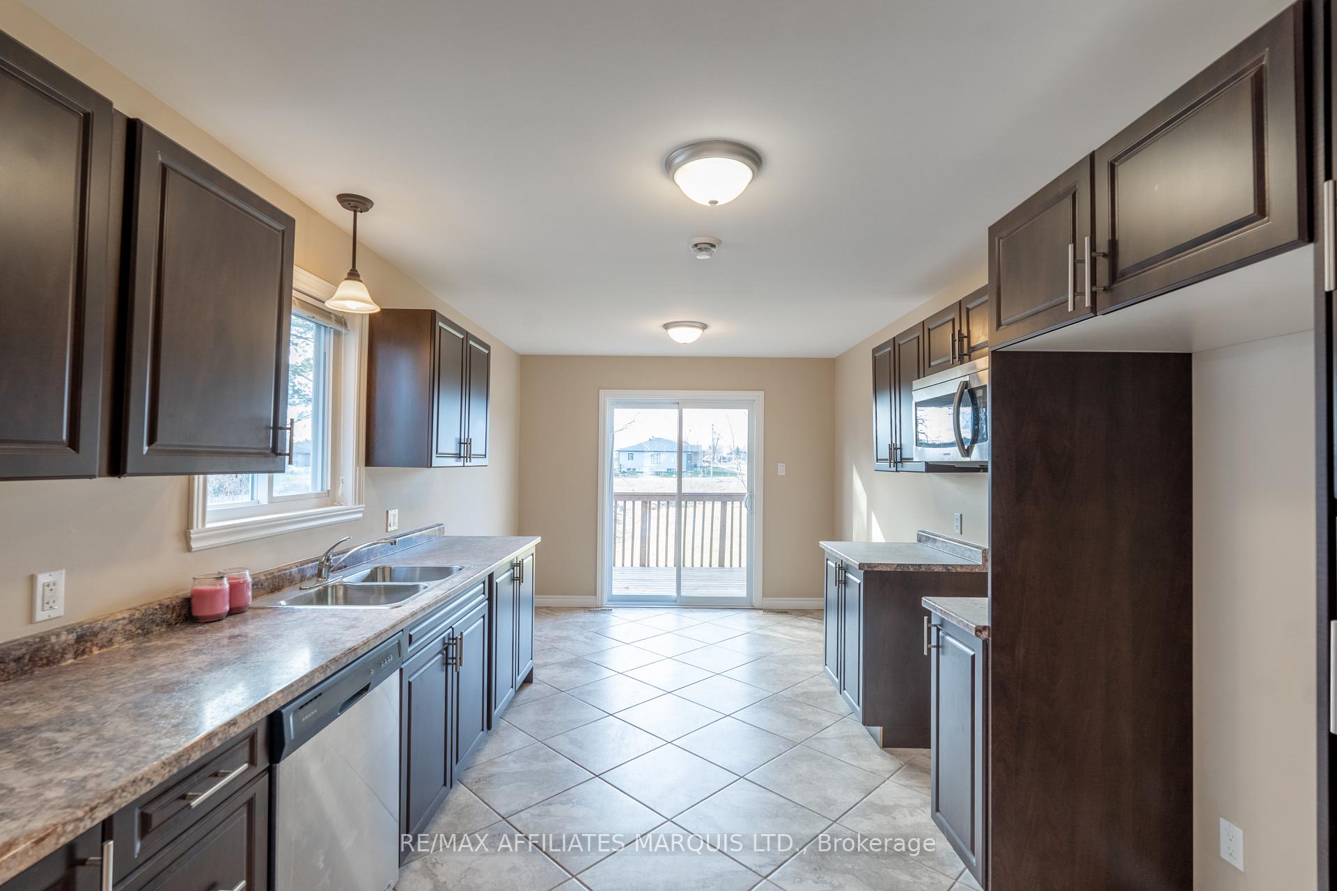 Photo 3 of 2240 Pitt Street W, Cornwall — HOMEH