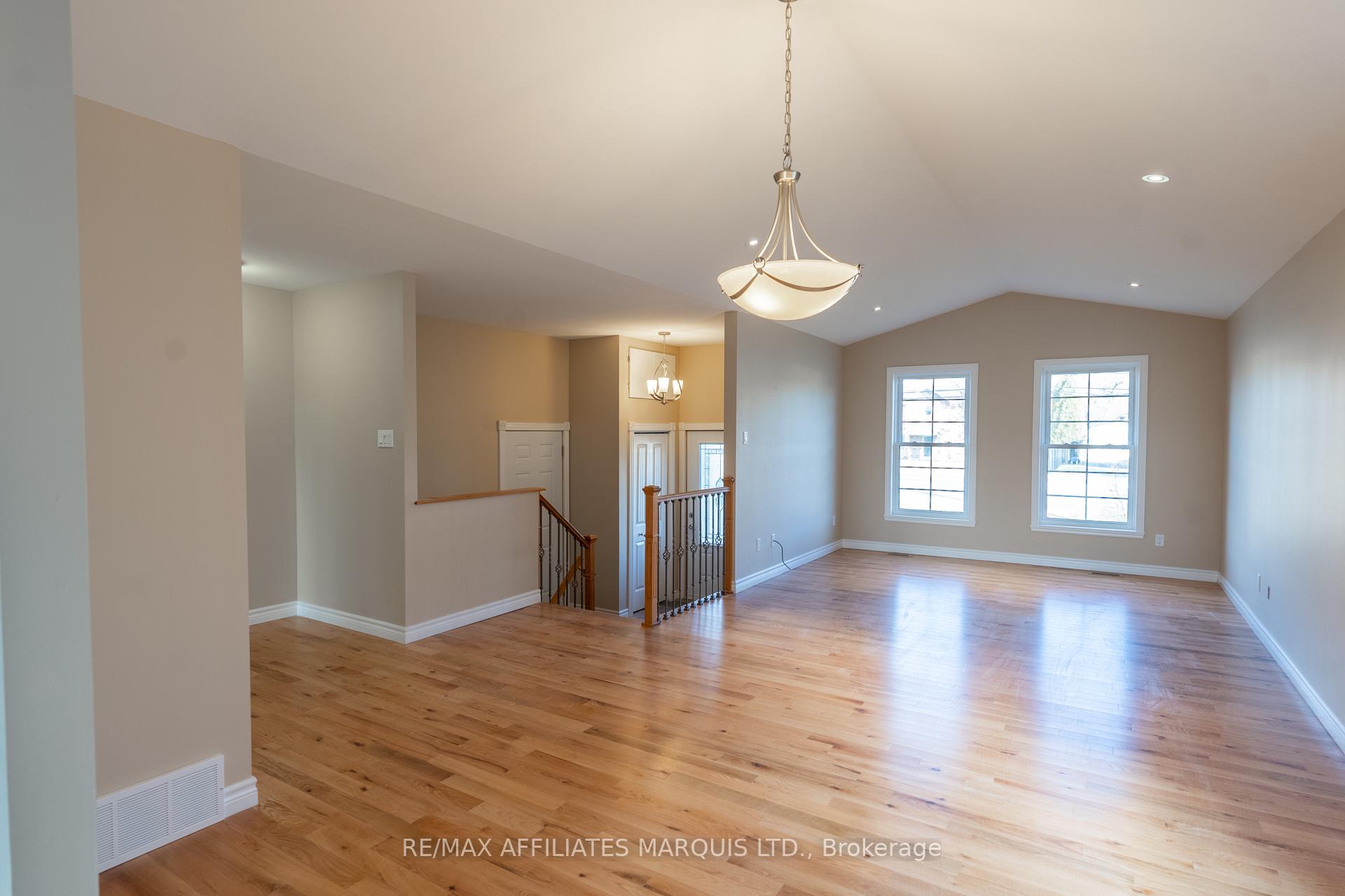 Photo 6 of 2240 Pitt Street W, Cornwall — HOMEH