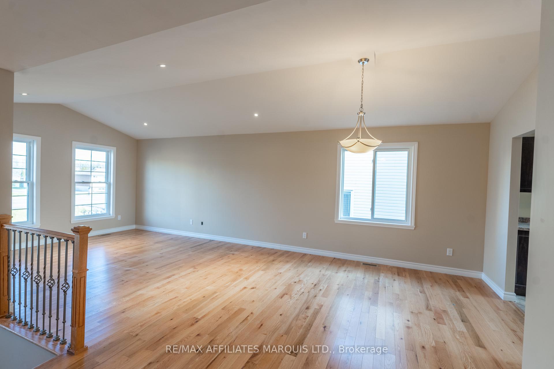Photo 7 of 2240 Pitt Street W, Cornwall — HOMEH