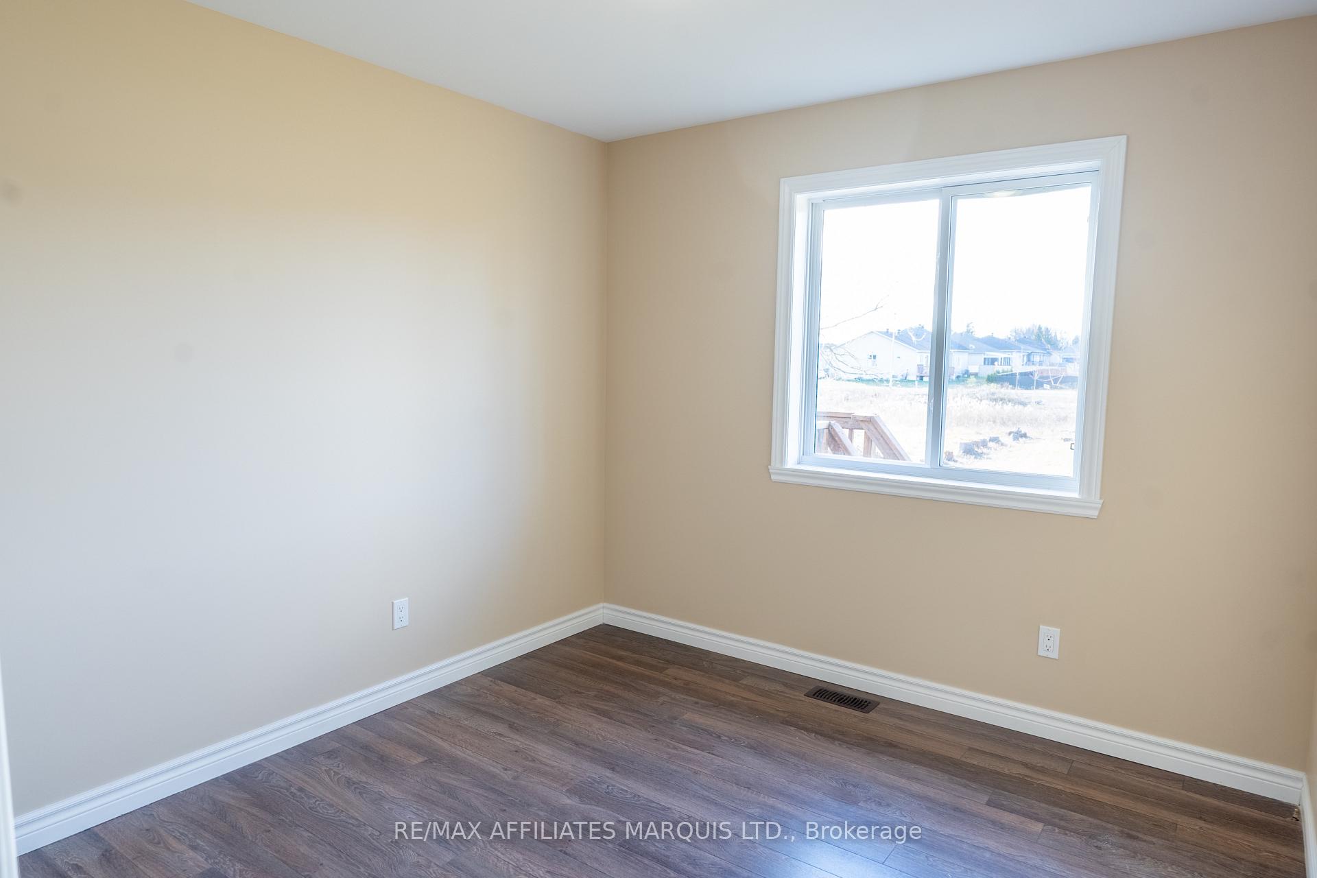 Photo 15 of 2240 Pitt Street W, Cornwall — HOMEH