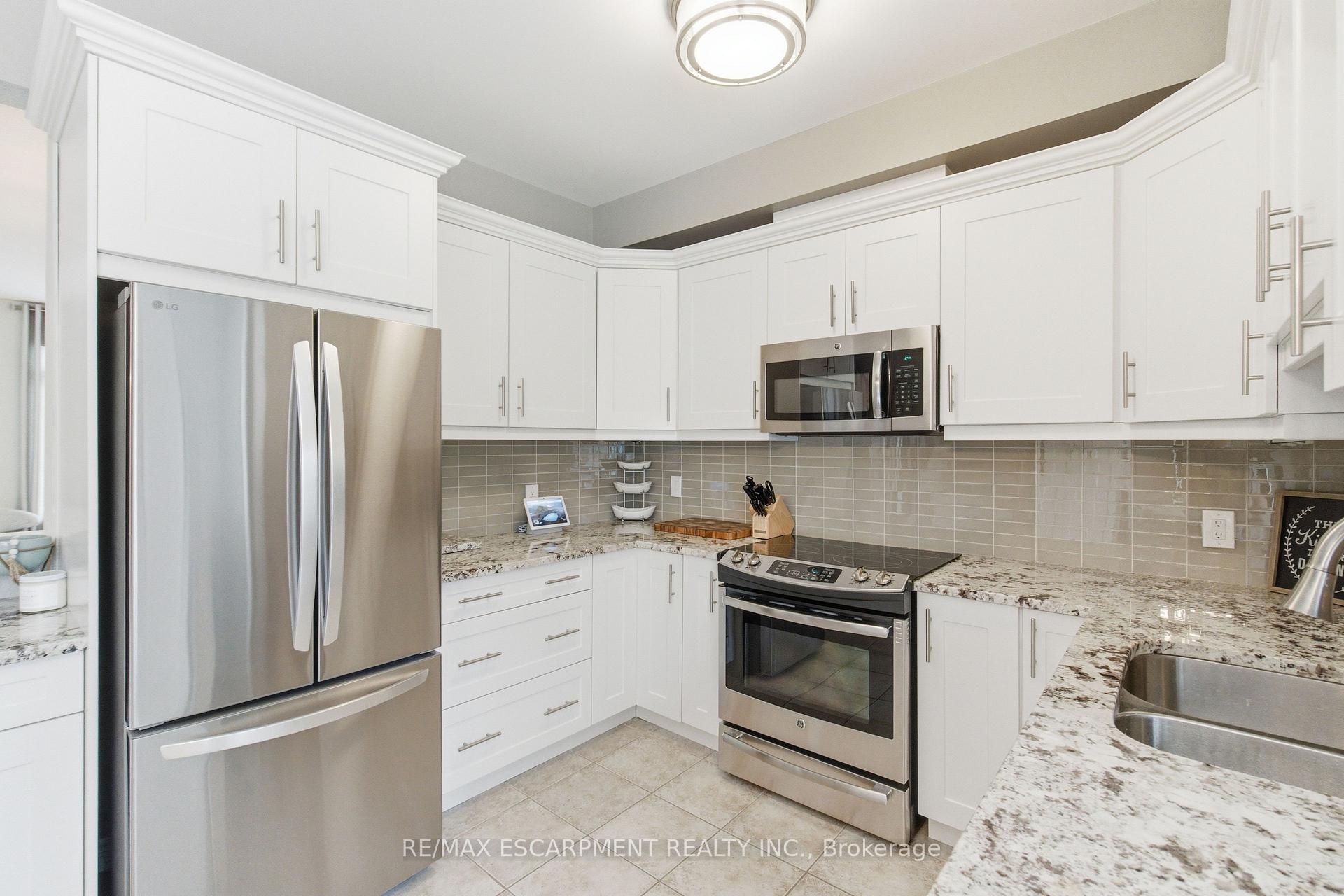 Photo 12 of 80 Easthampton Road, Hamilton, Winona Park — HOMEH