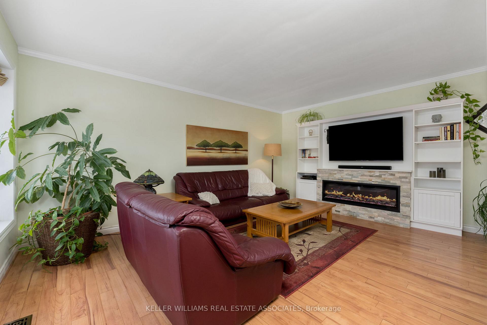 Photo 5 of 25 Mackenzie Drive, Halton Hills, Georgetown — HOMEH