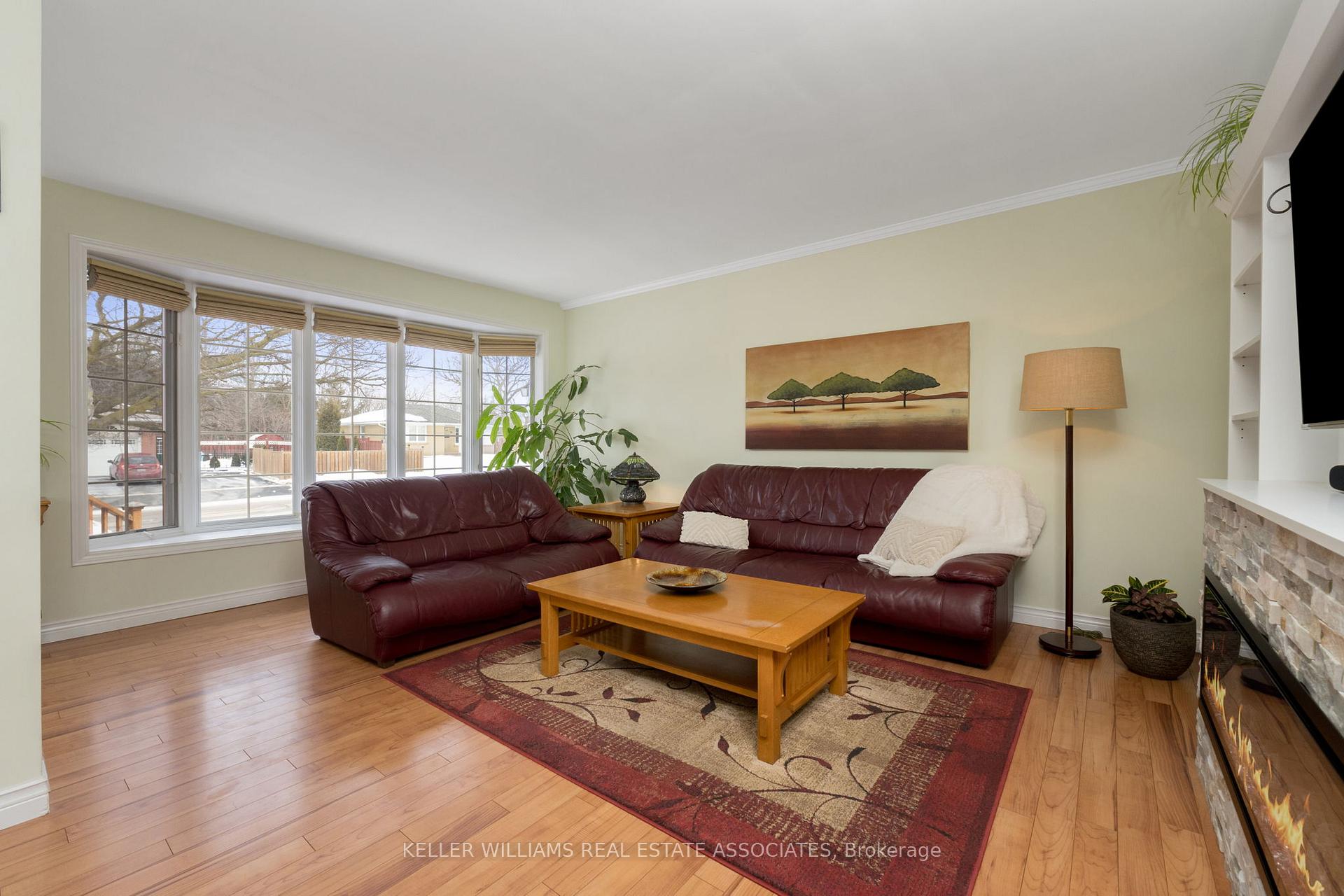 Photo 6 of 25 Mackenzie Drive, Halton Hills, Georgetown — HOMEH